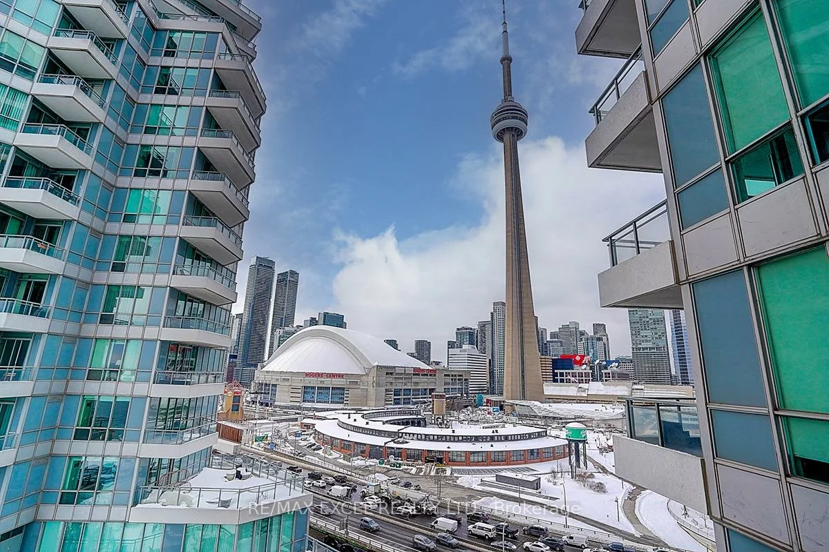 228, Queens, Waterfront Communities C1, Toronto