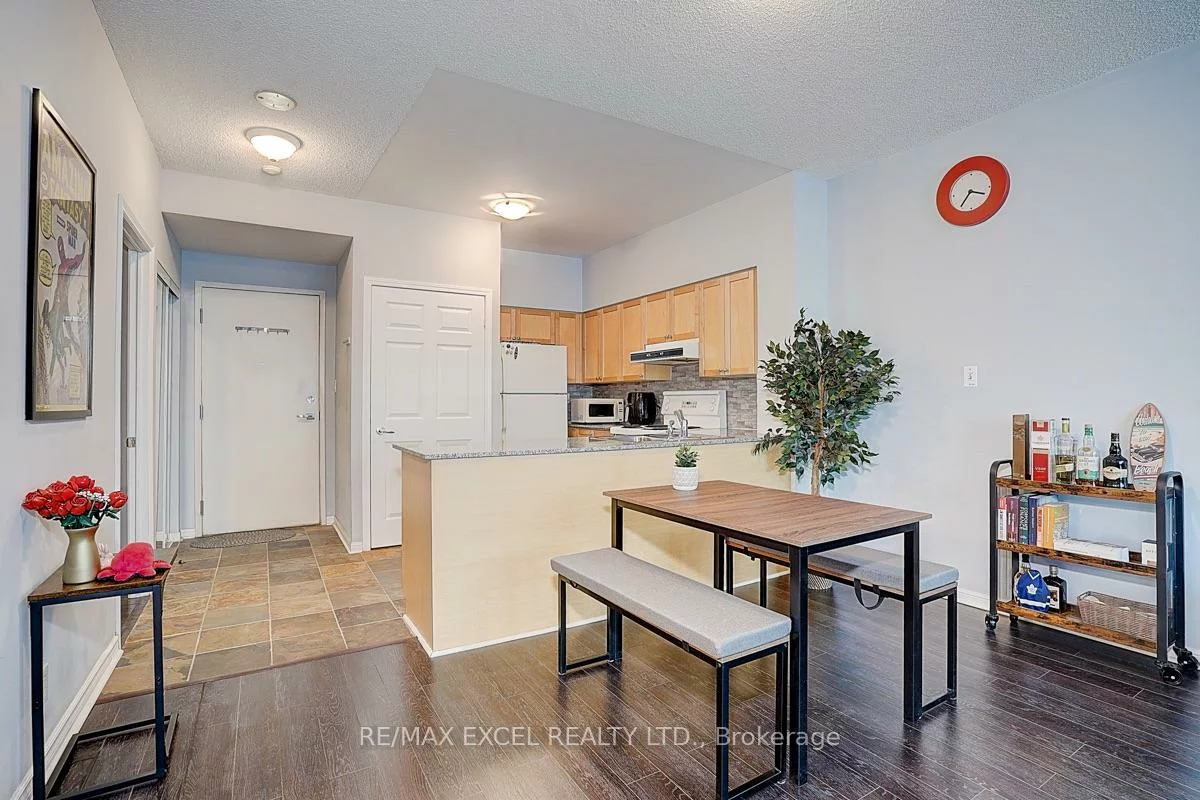 228, Queens, Waterfront Communities C1, Toronto