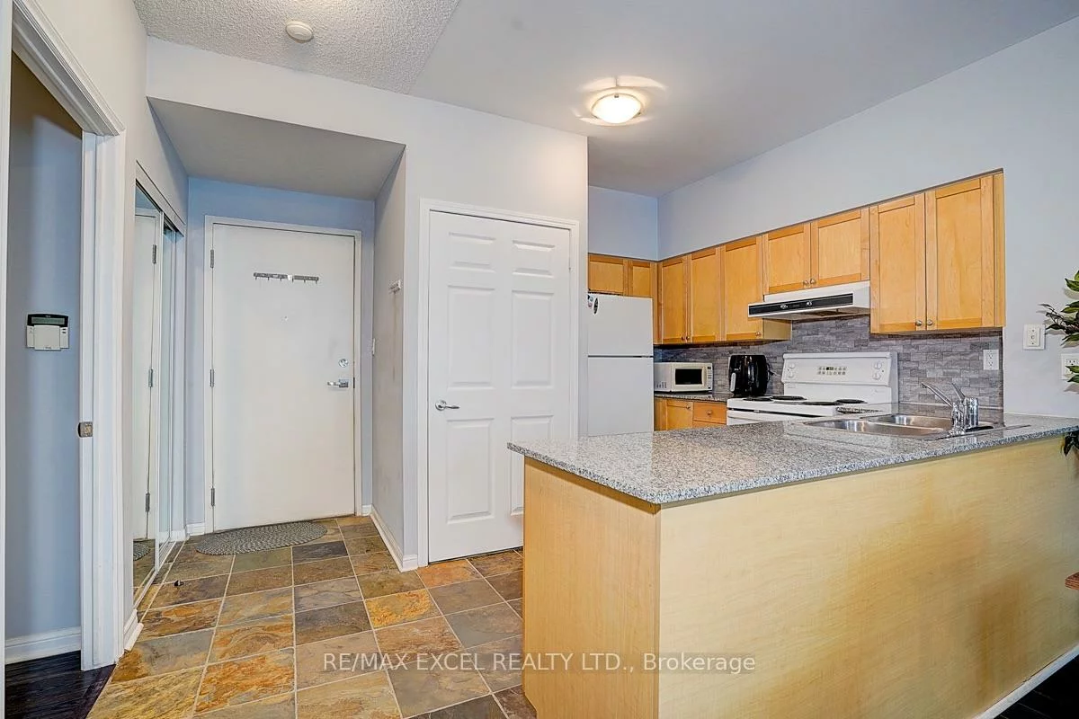 228, Queens, Waterfront Communities C1, Toronto