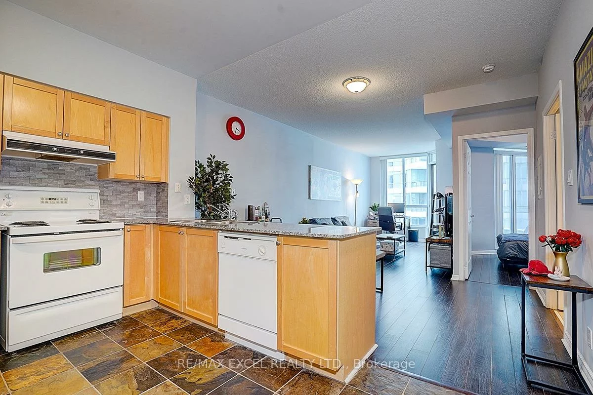 228, Queens, Waterfront Communities C1, Toronto