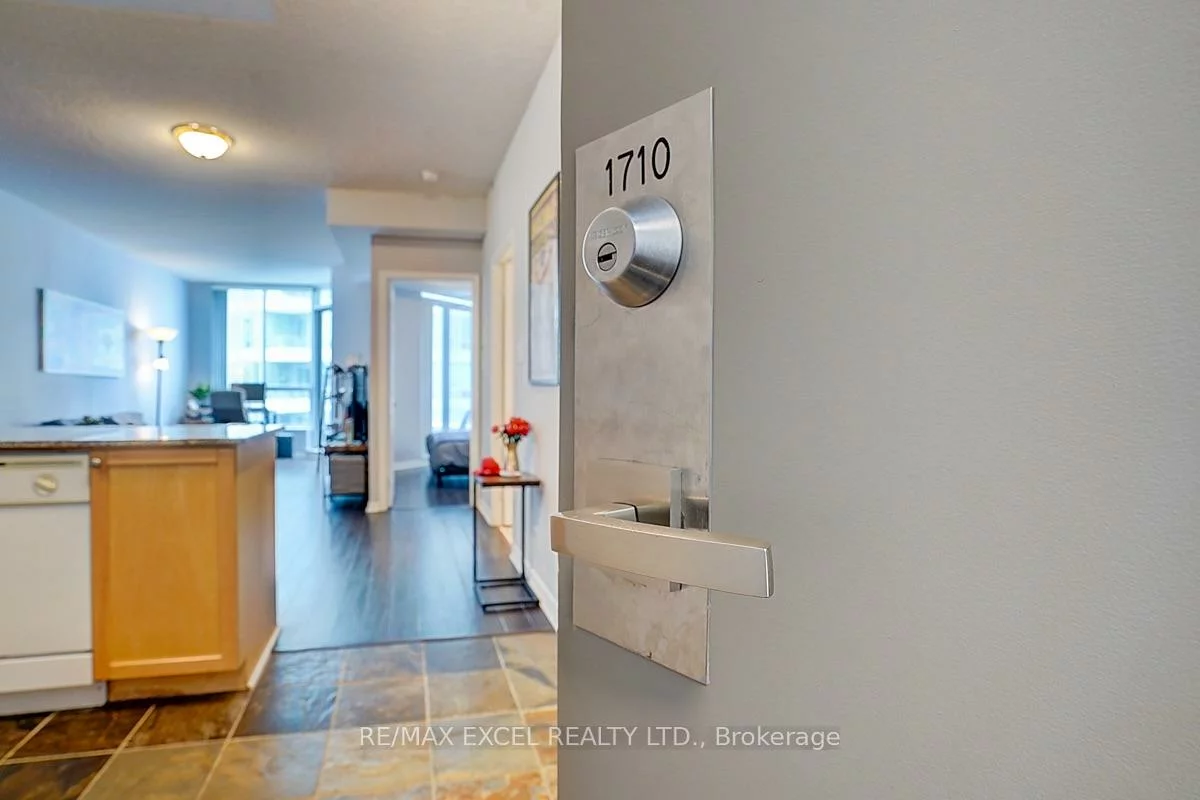228, Queens, Waterfront Communities C1, Toronto