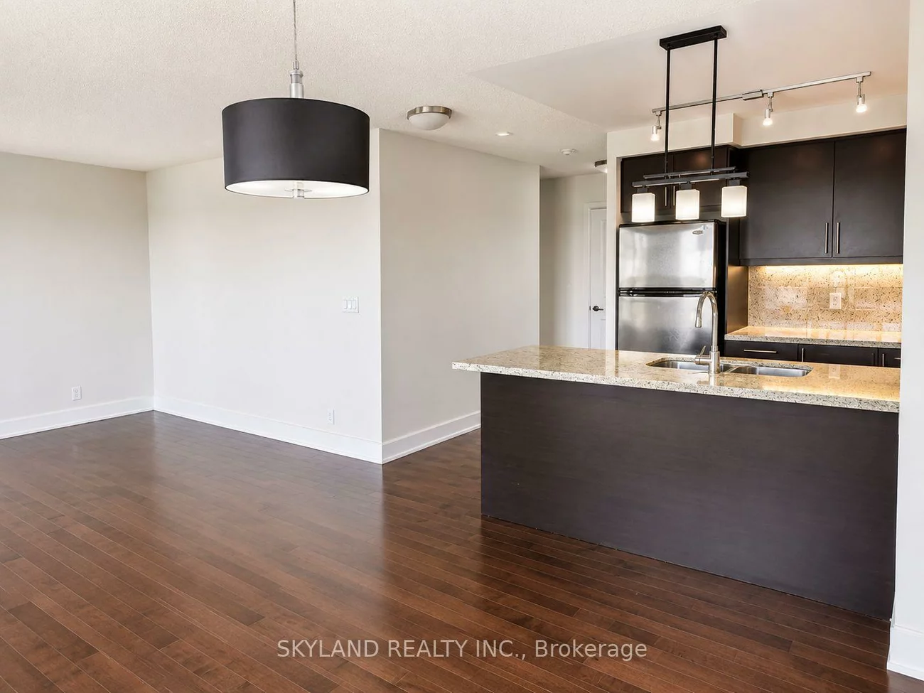 676, Sheppard, Bayview Village, Toronto
