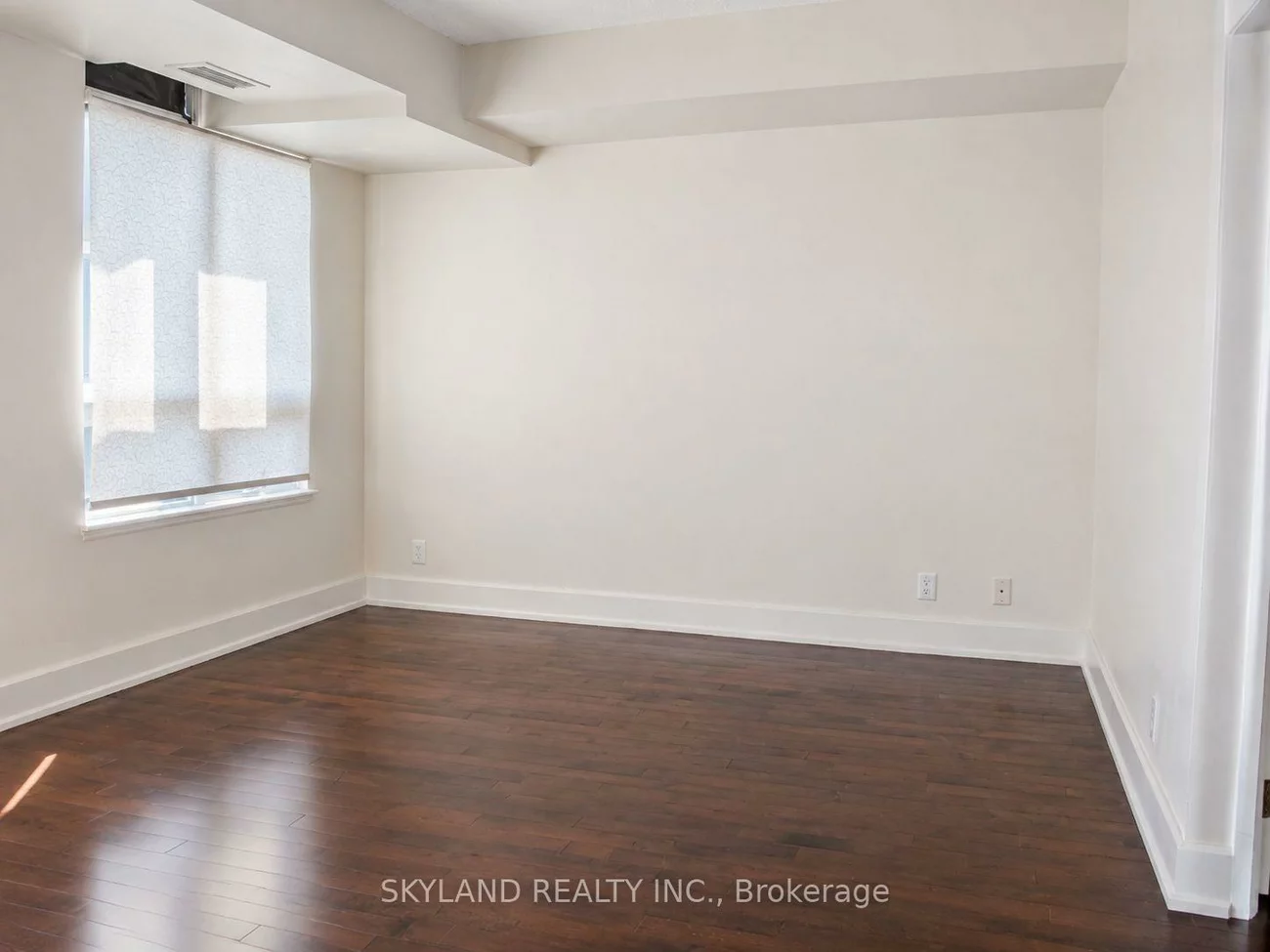 676, Sheppard, Bayview Village, Toronto