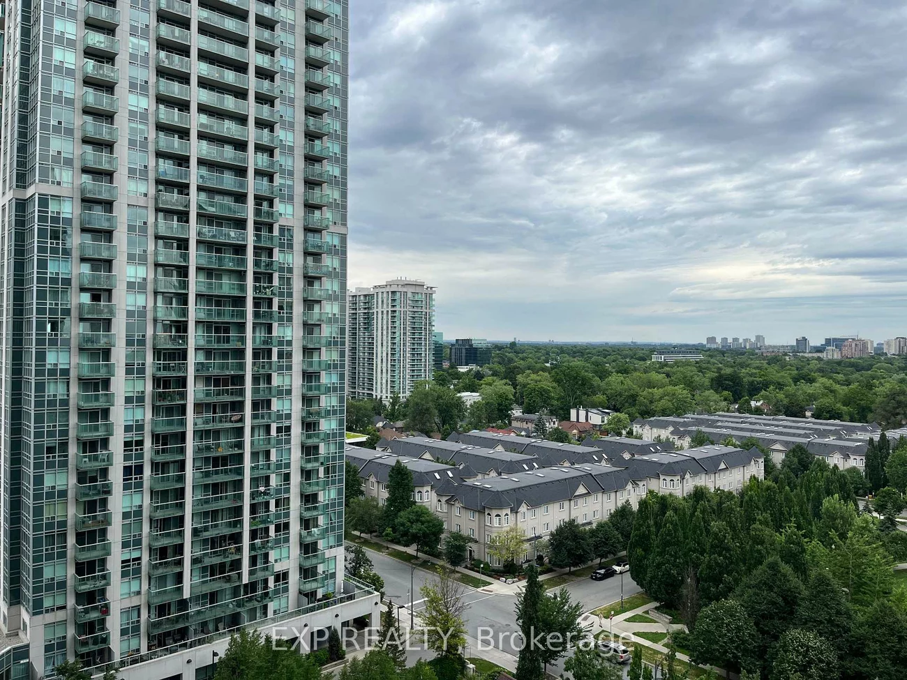 28, Harrison Garden, Willowdale East, Toronto