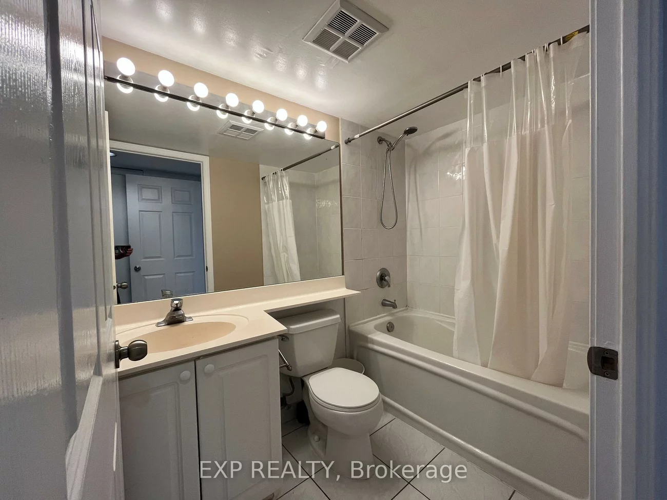 28, Harrison Garden, Willowdale East, Toronto