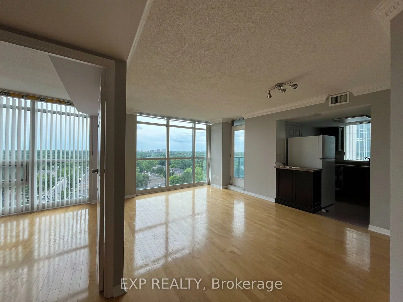 28, Harrison Garden, Willowdale East, Toronto