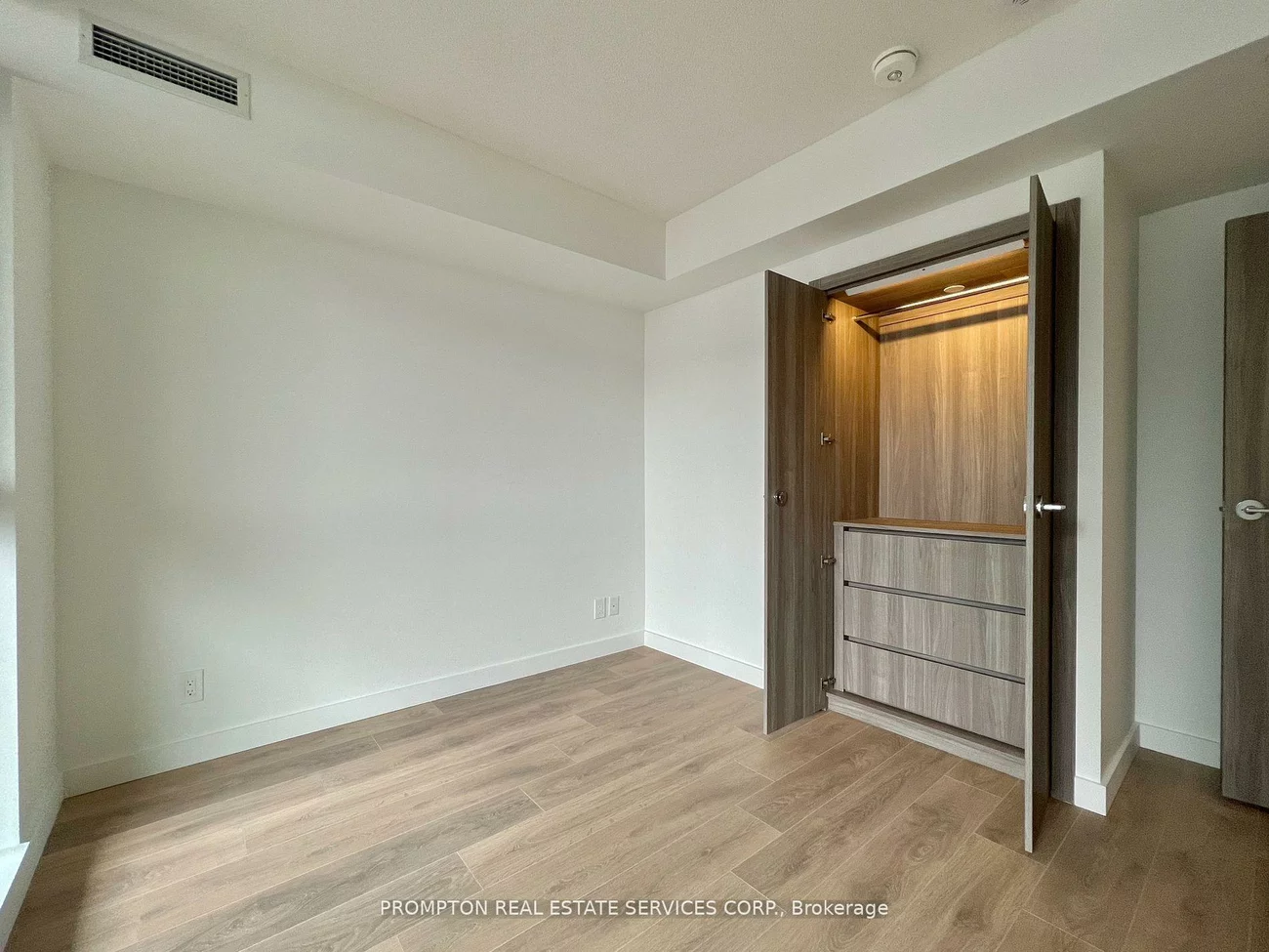 38, Widmer, Waterfront Communities C1, Toronto
