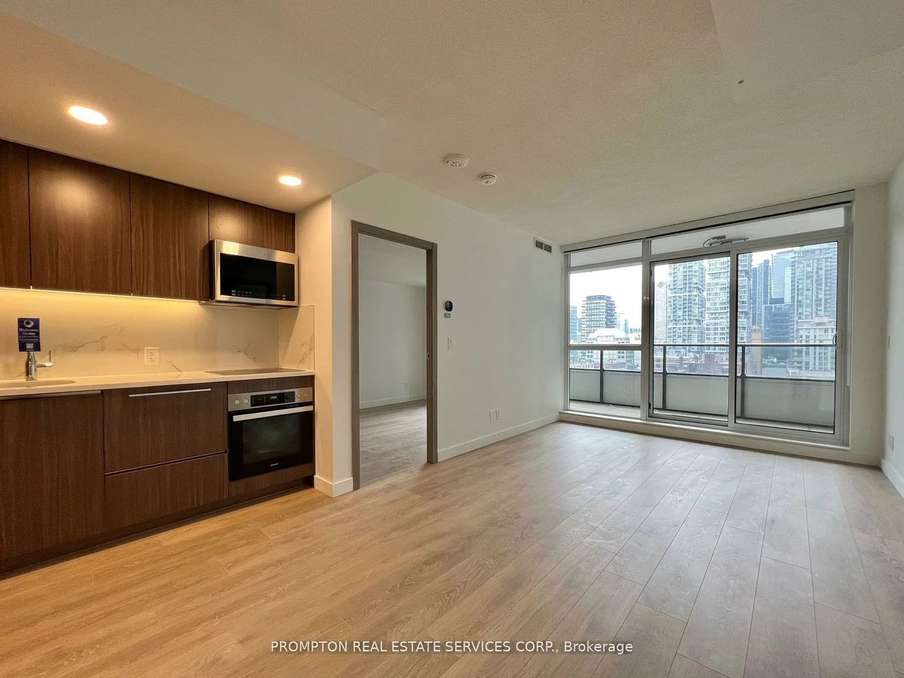 38, Widmer, Waterfront Communities C1, Toronto