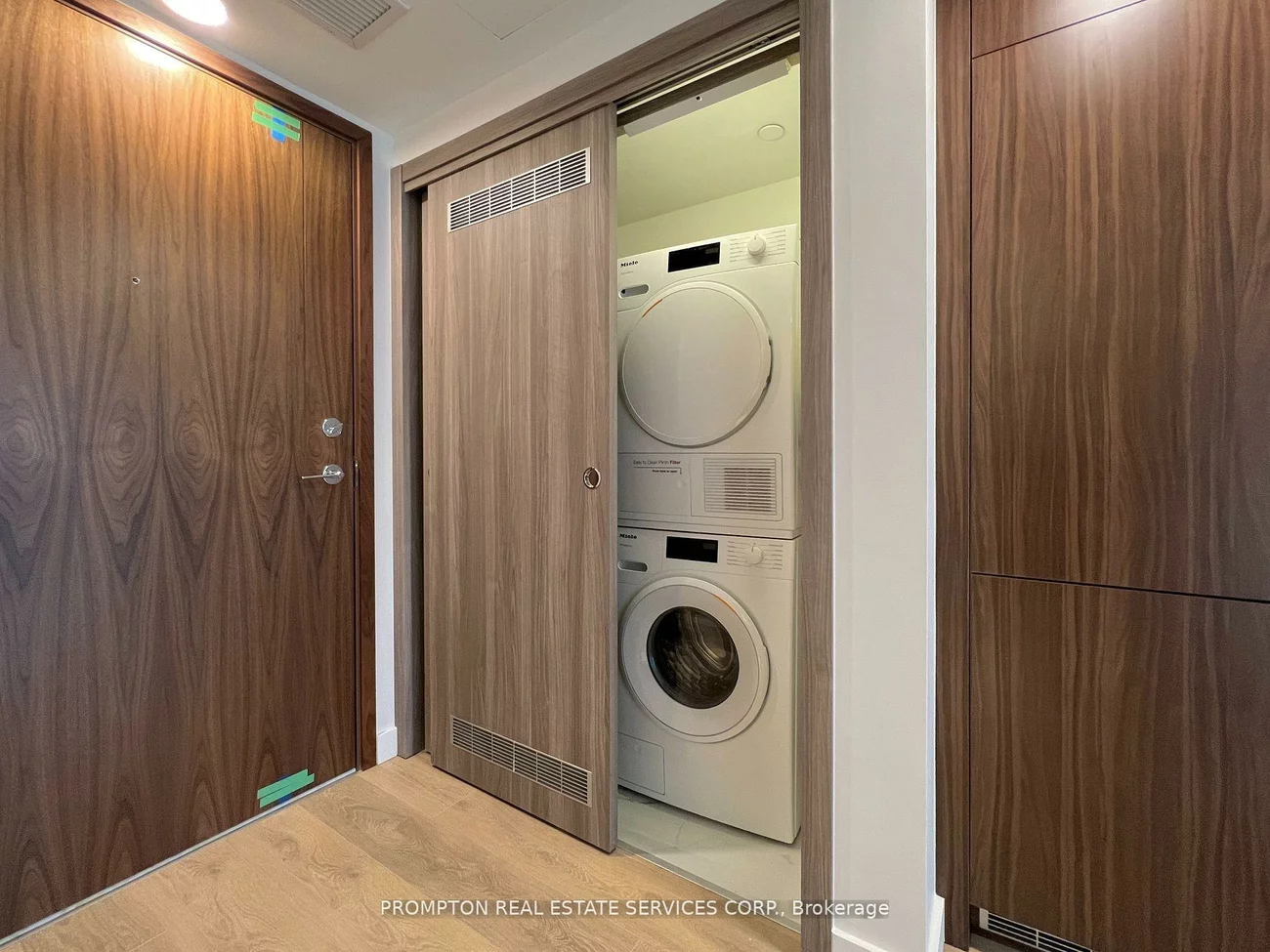 38, Widmer, Waterfront Communities C1, Toronto