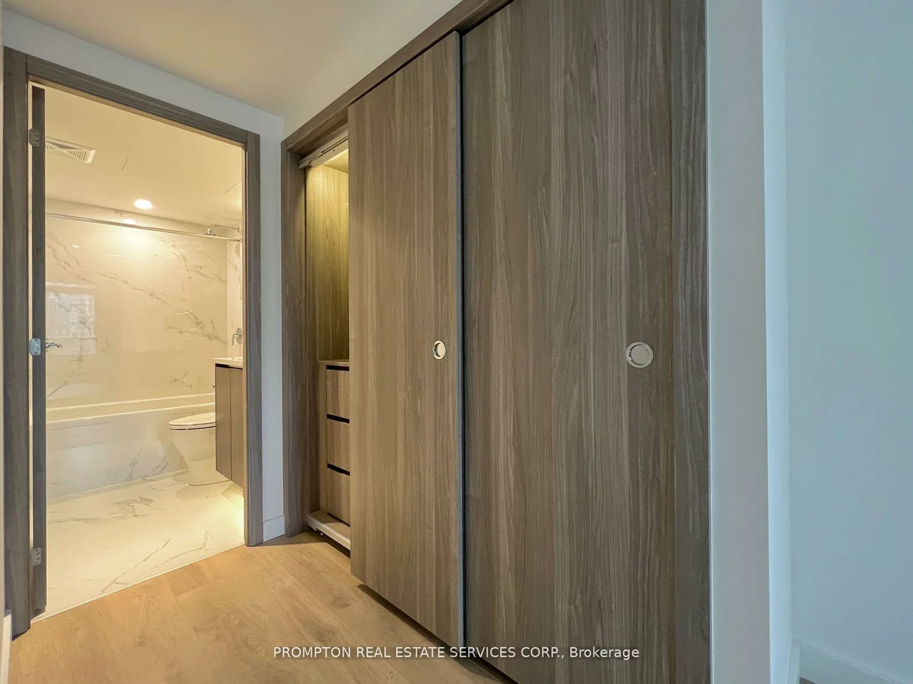 38, Widmer, Waterfront Communities C1, Toronto