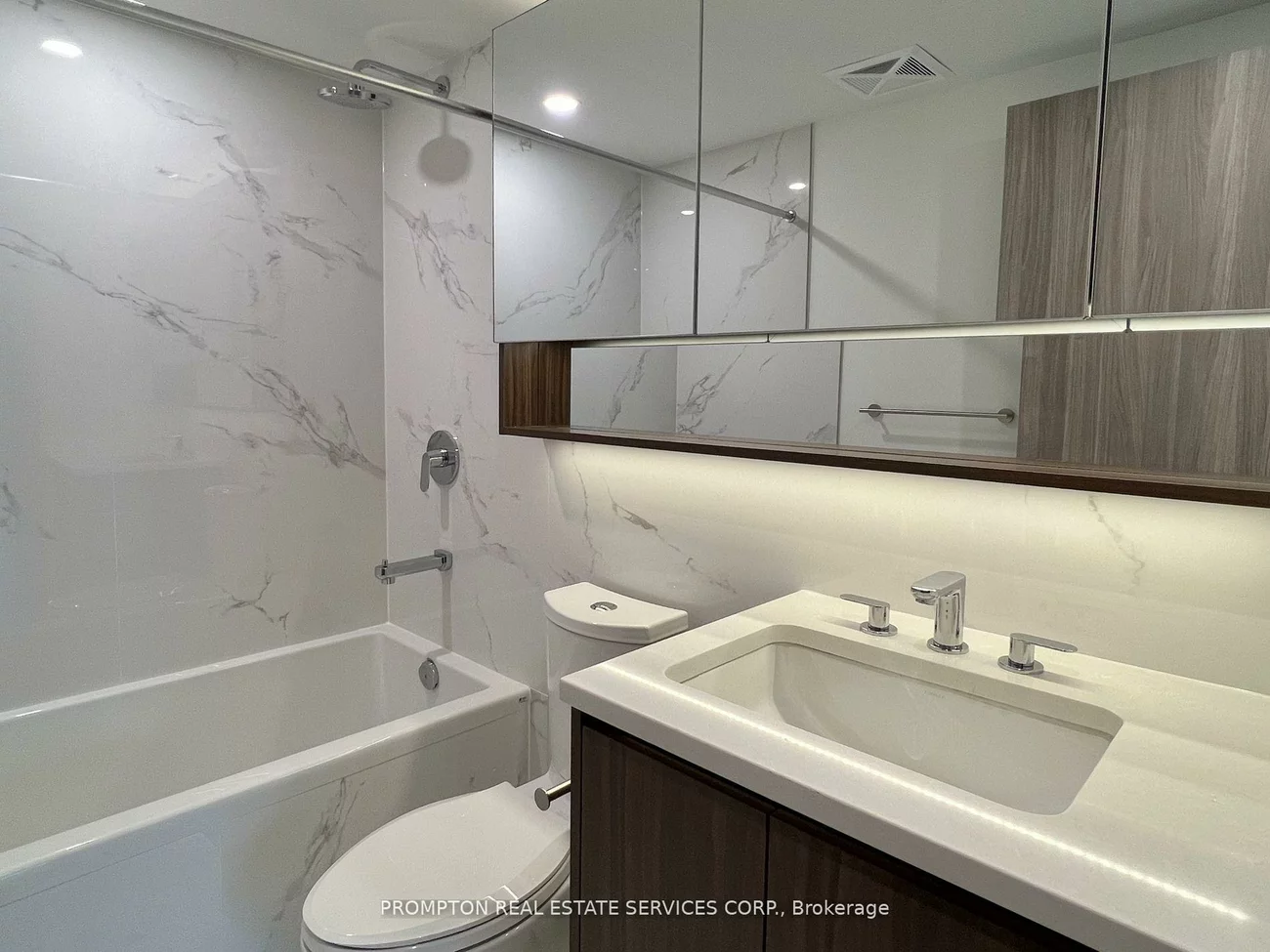 38, Widmer, Waterfront Communities C1, Toronto