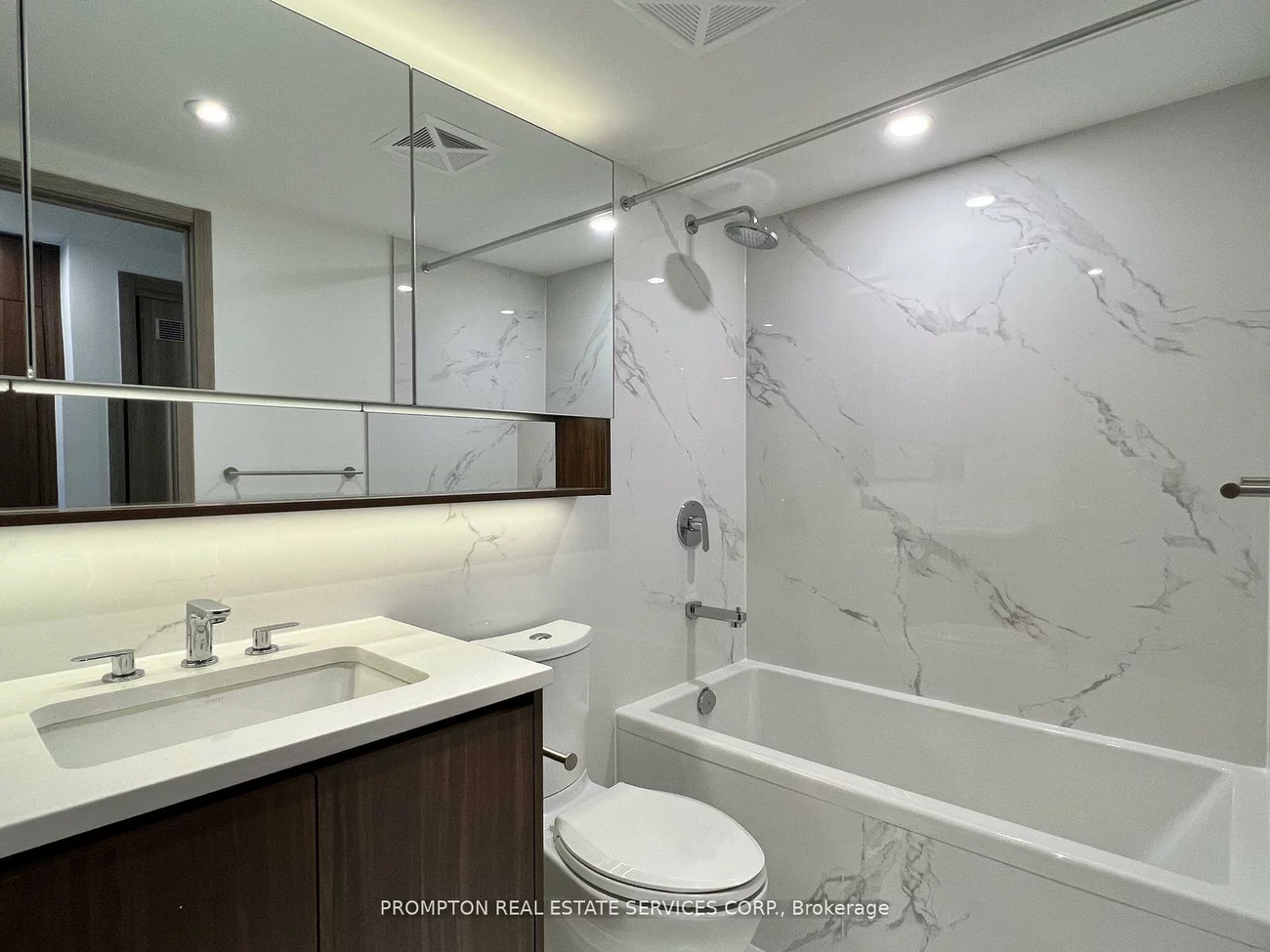 38, Widmer, Waterfront Communities C1, Toronto