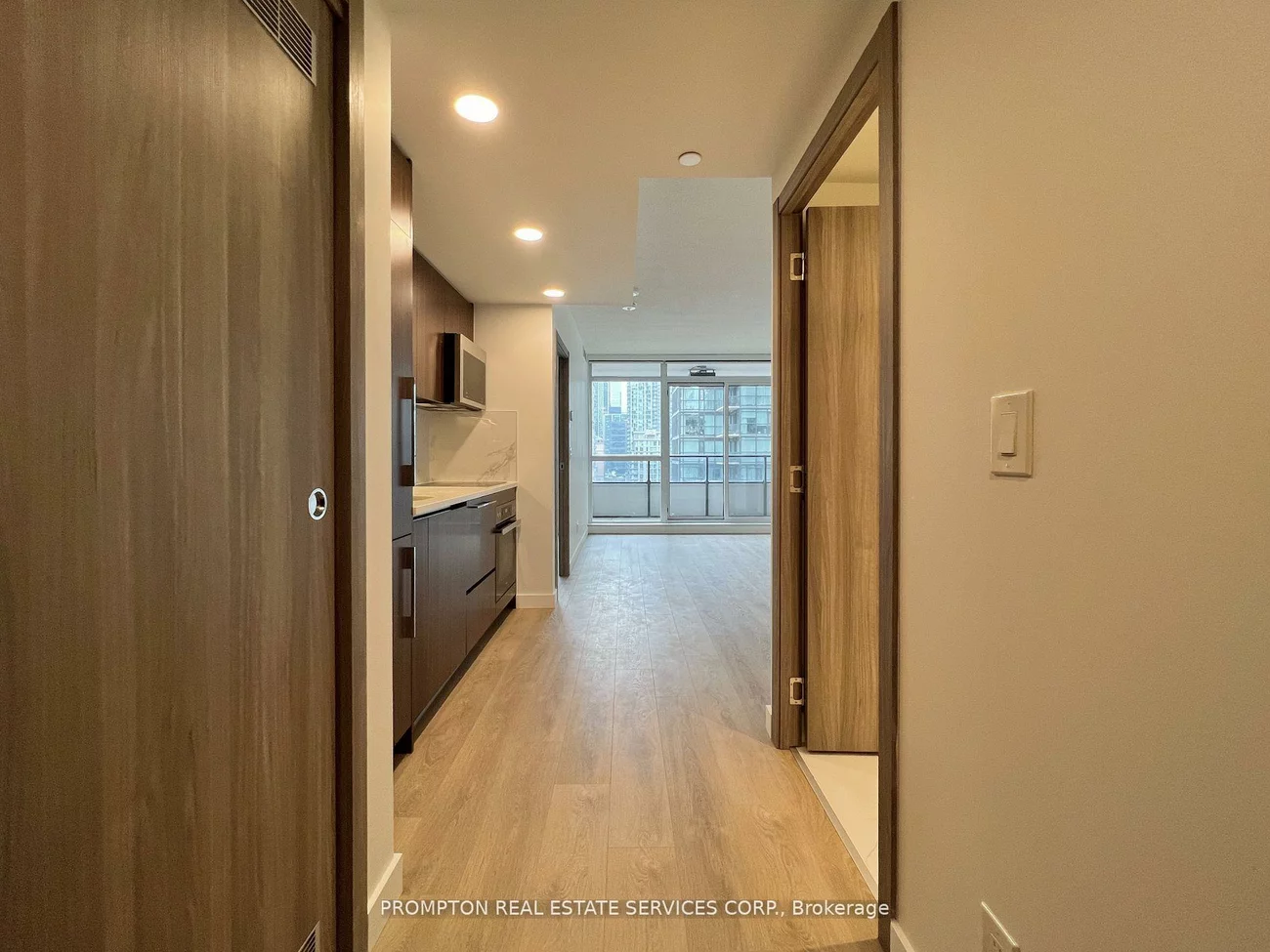 38, Widmer, Waterfront Communities C1, Toronto