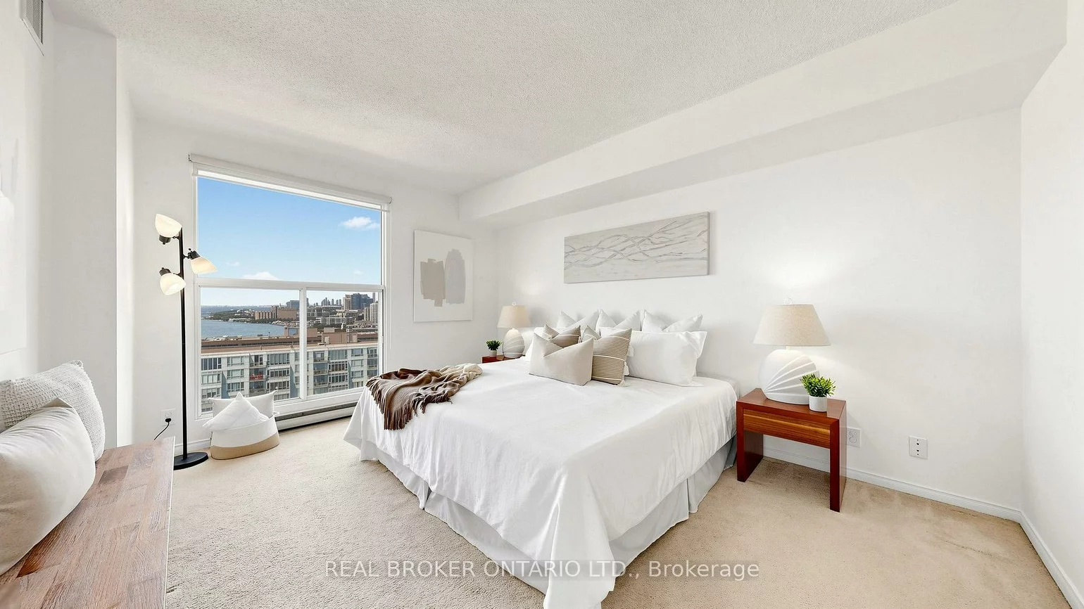 99, Harbour, Waterfront Communities C1, Toronto