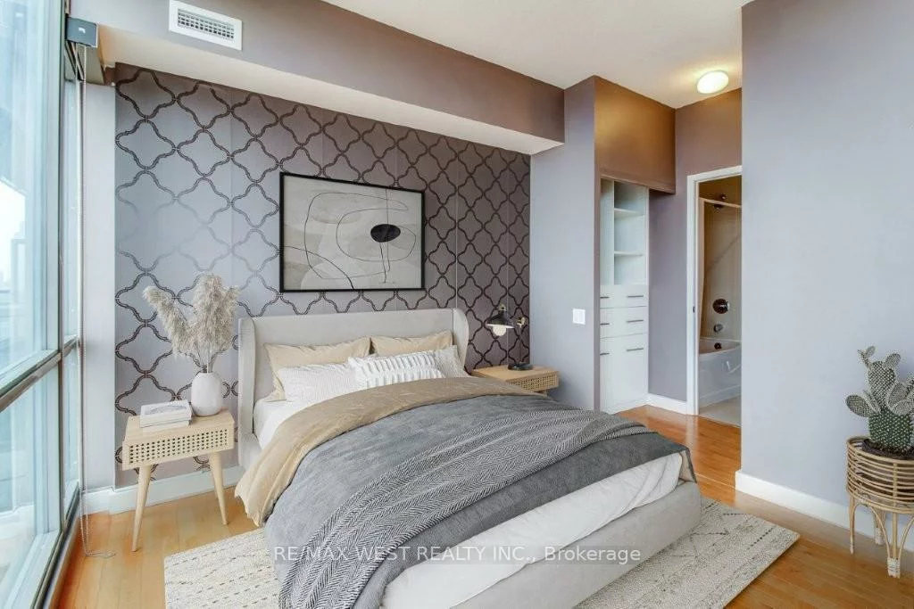 33, Mill, Waterfront Communities C8, Toronto