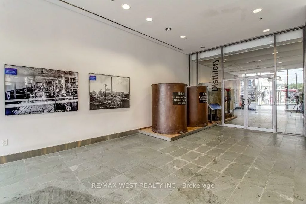 33, Mill, Waterfront Communities C8, Toronto