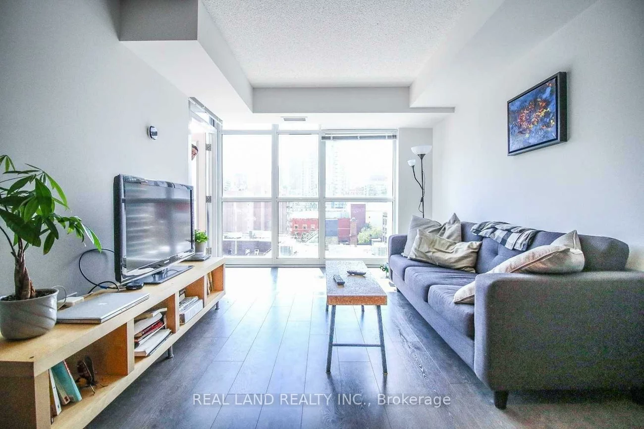 400, Adelaide, Moss Park, Toronto