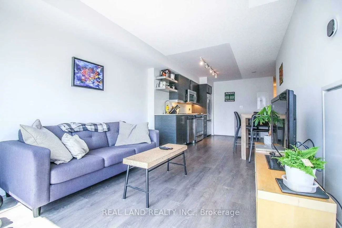 400, Adelaide, Moss Park, Toronto