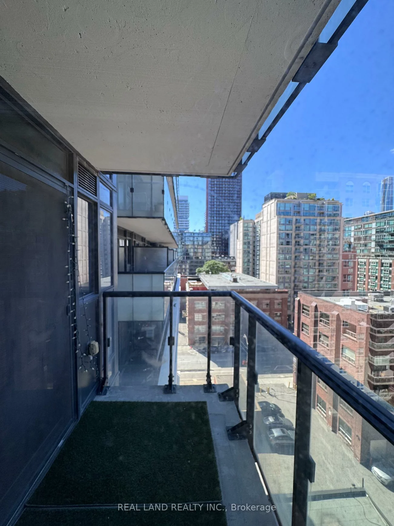 400, Adelaide, Moss Park, Toronto