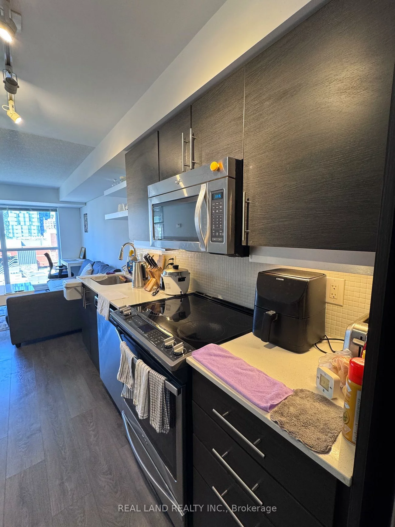 400, Adelaide, Moss Park, Toronto