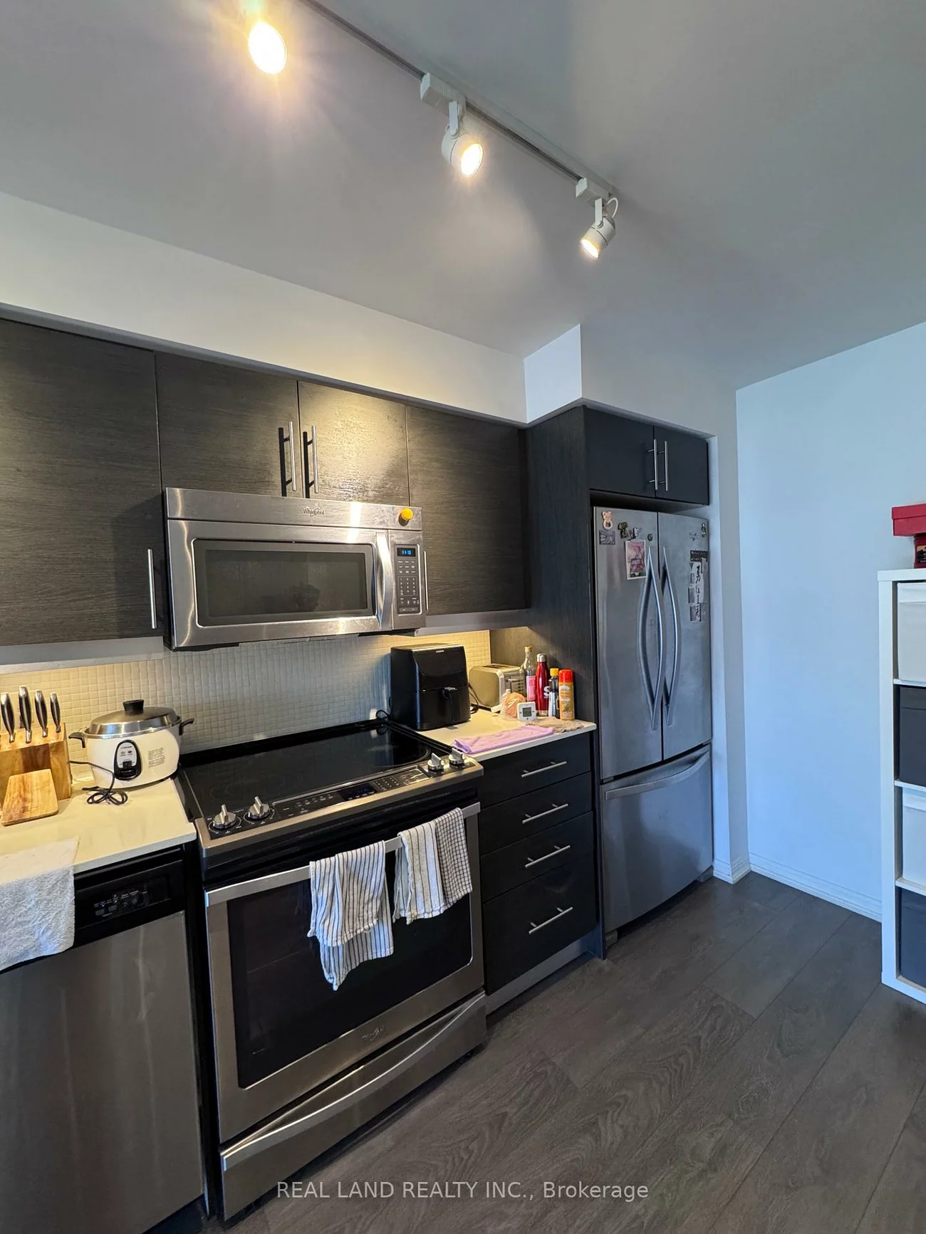 400, Adelaide, Moss Park, Toronto