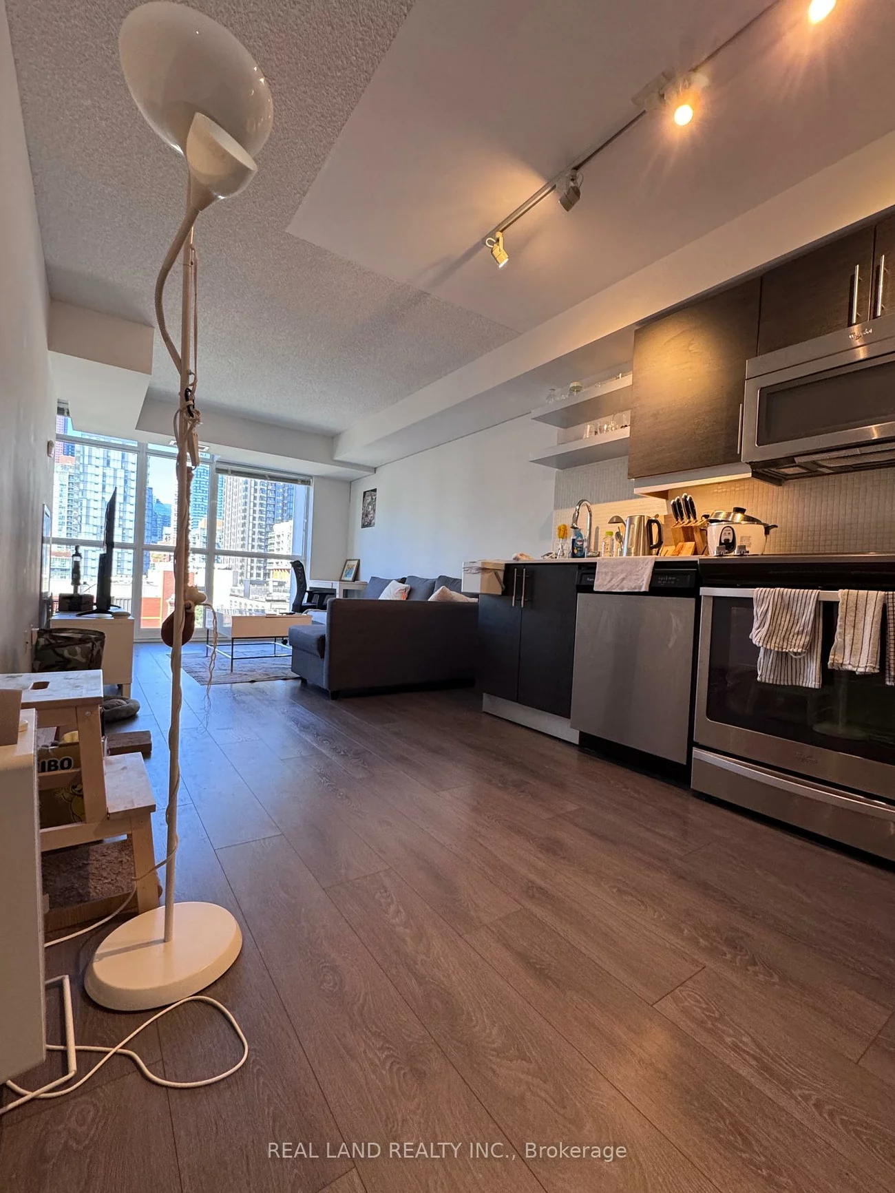 400, Adelaide, Moss Park, Toronto