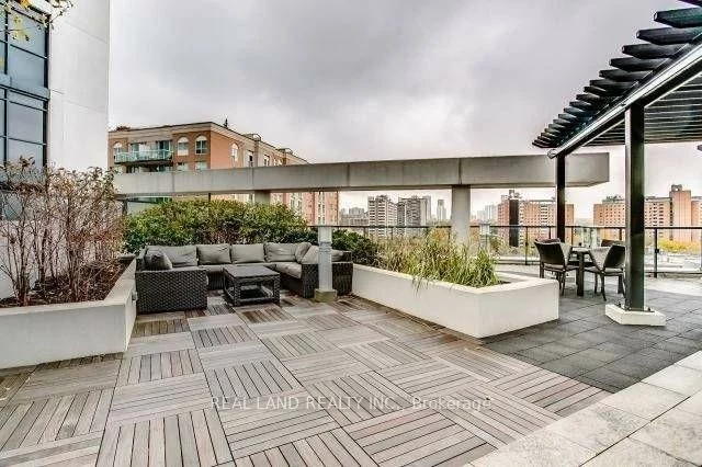 400, Adelaide, Moss Park, Toronto