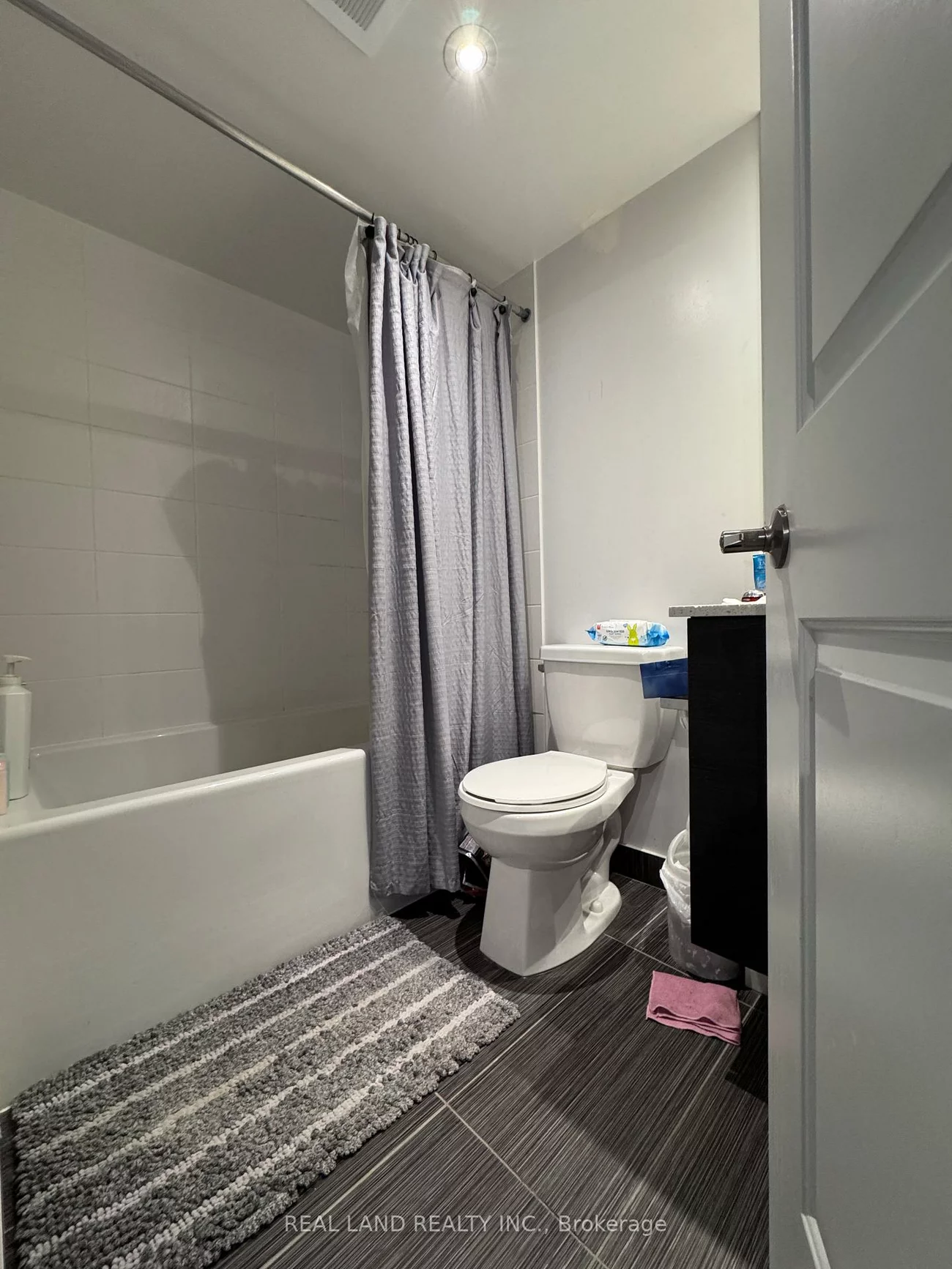 400, Adelaide, Moss Park, Toronto