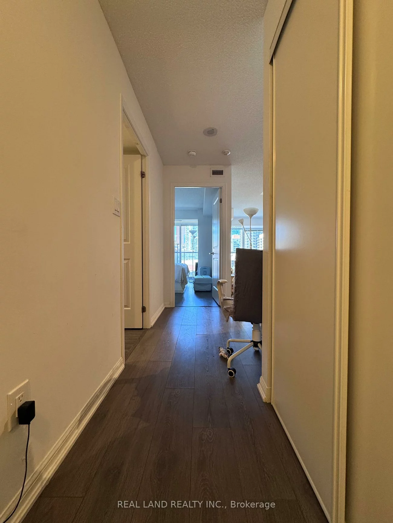 400, Adelaide, Moss Park, Toronto