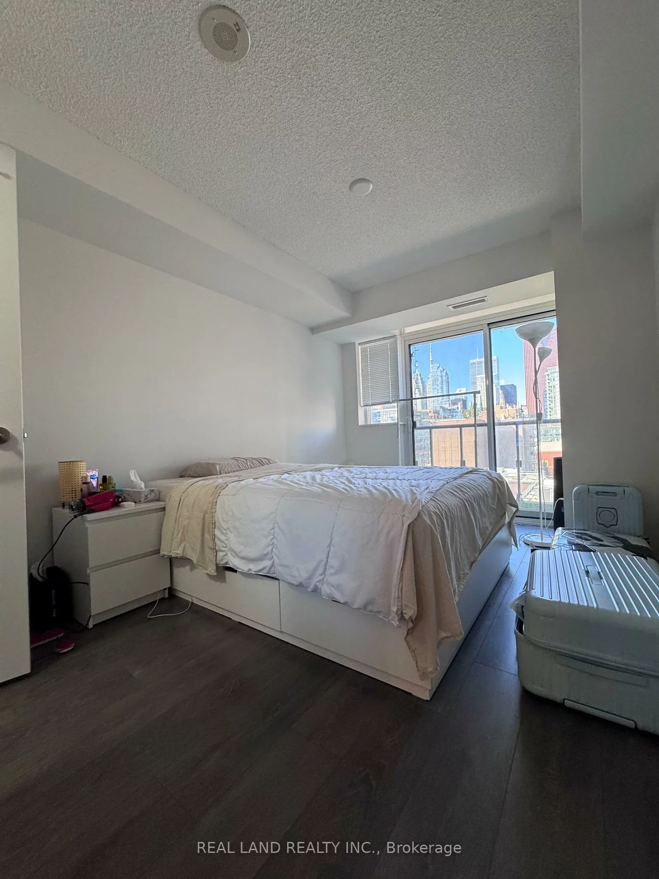 400, Adelaide, Moss Park, Toronto