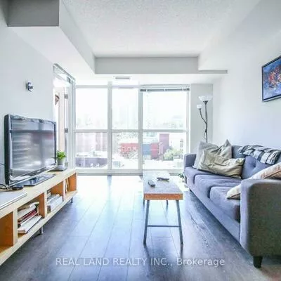 400, Adelaide, Moss Park, Toronto