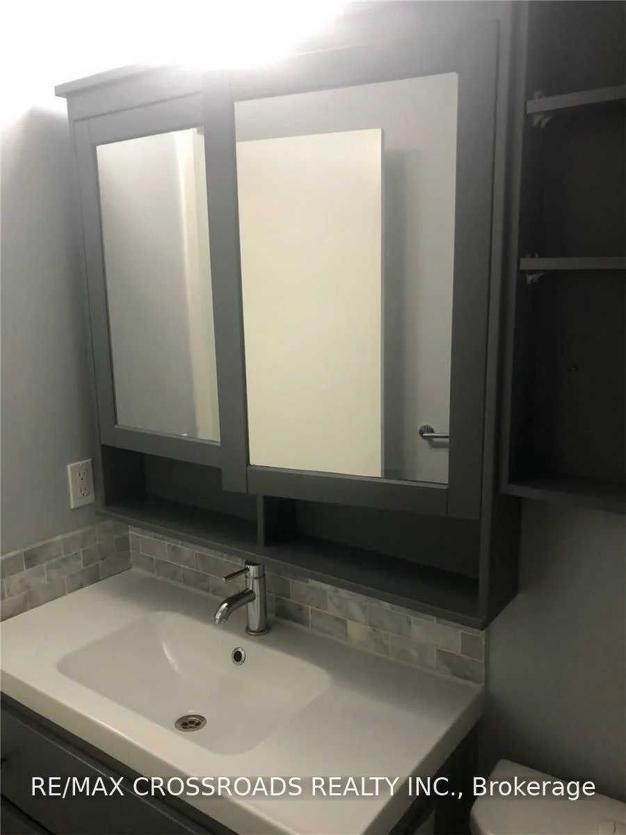160, Vanderhoof, Thorncliffe Park, Toronto