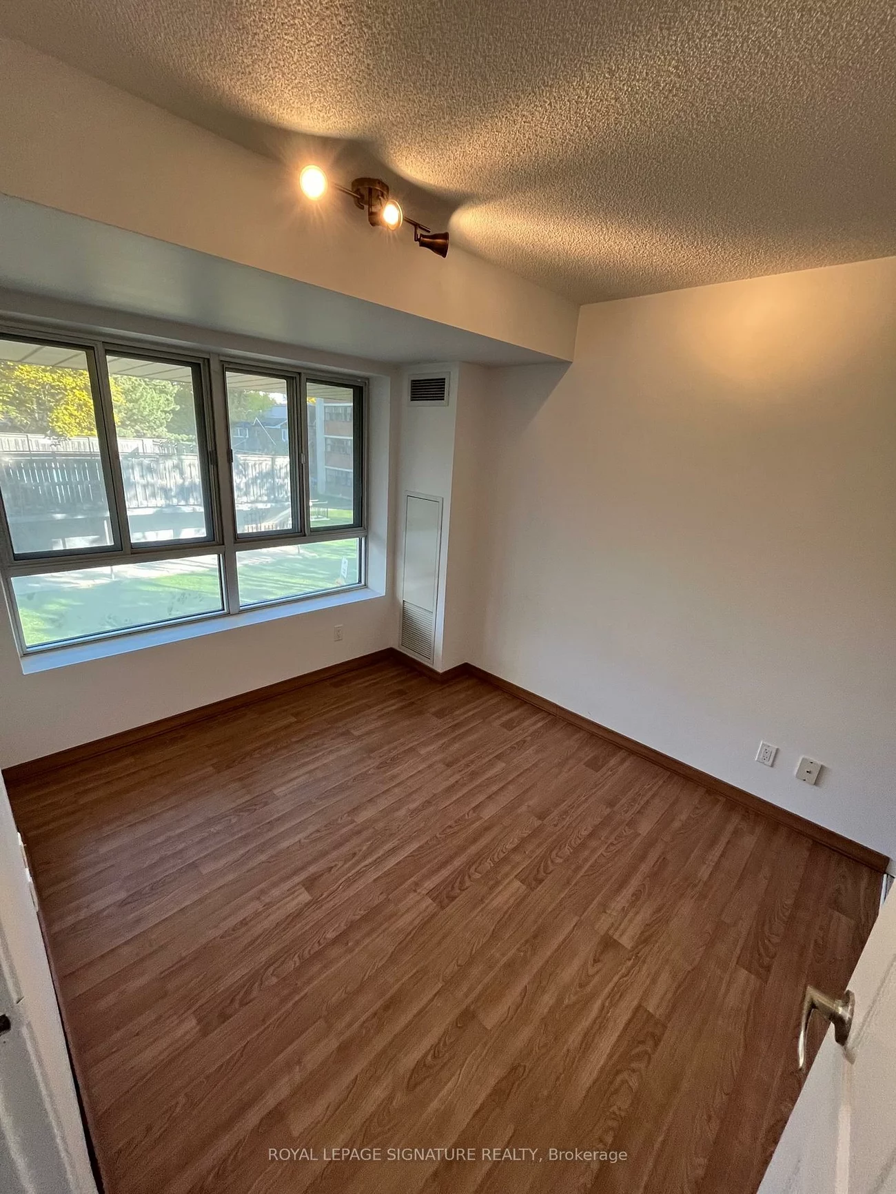 15, Maplewood, Humewood-Cedarvale, Toronto