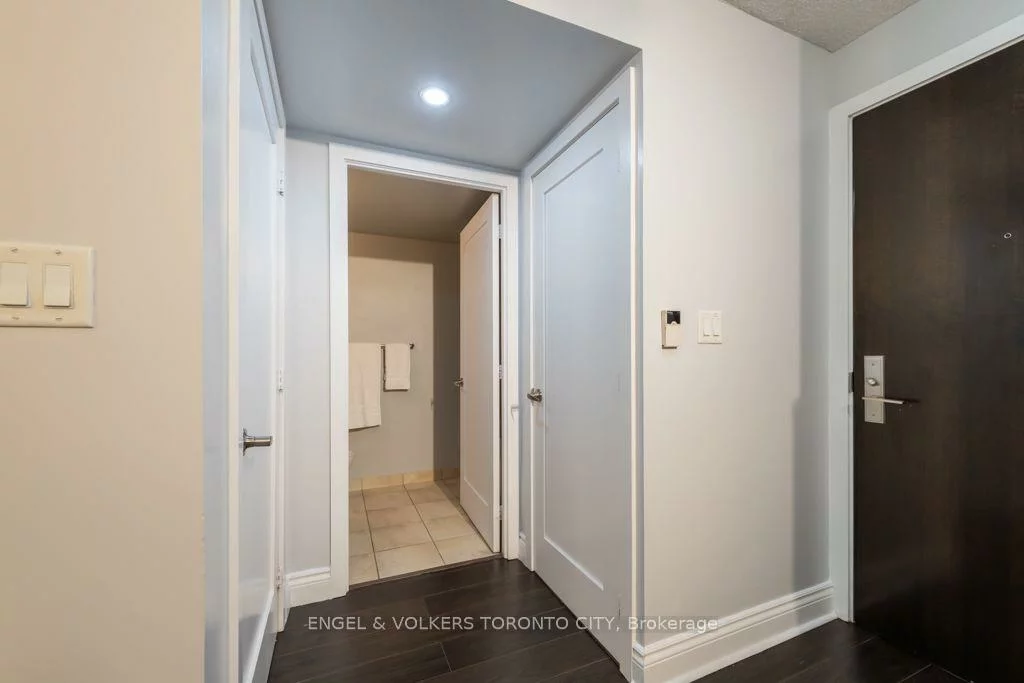 20, Blue Jays, Waterfront Communities C1, Toronto