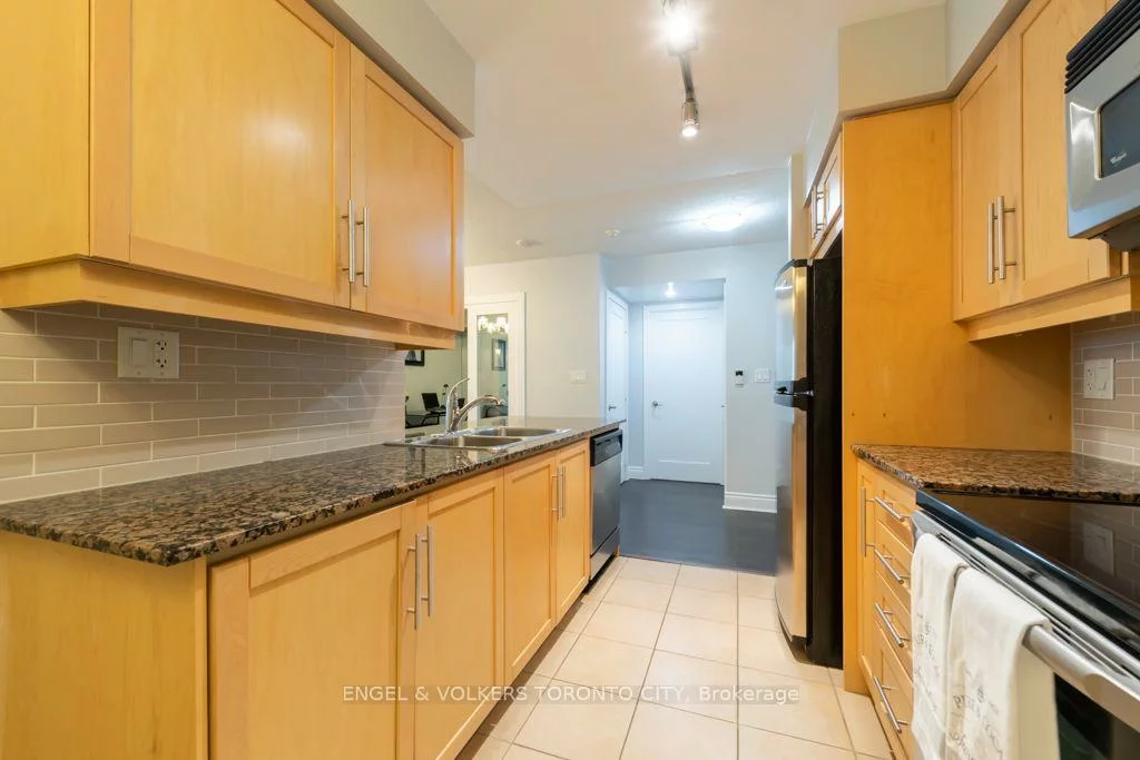 20, Blue Jays, Waterfront Communities C1, Toronto