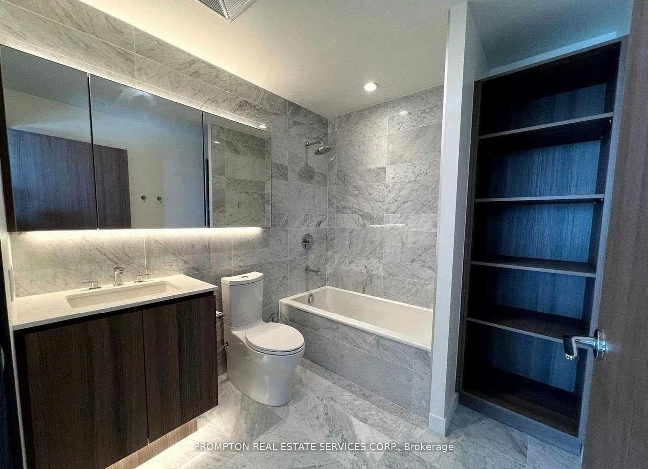 19, Bathurst, Waterfront Communities C1, Toronto