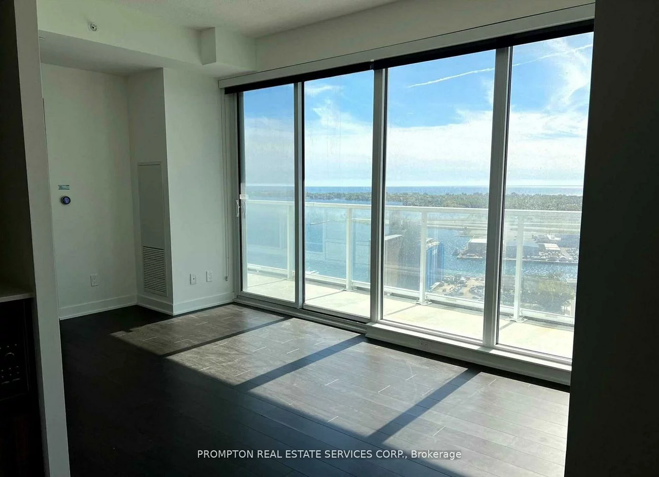 19, Bathurst, Waterfront Communities C1, Toronto