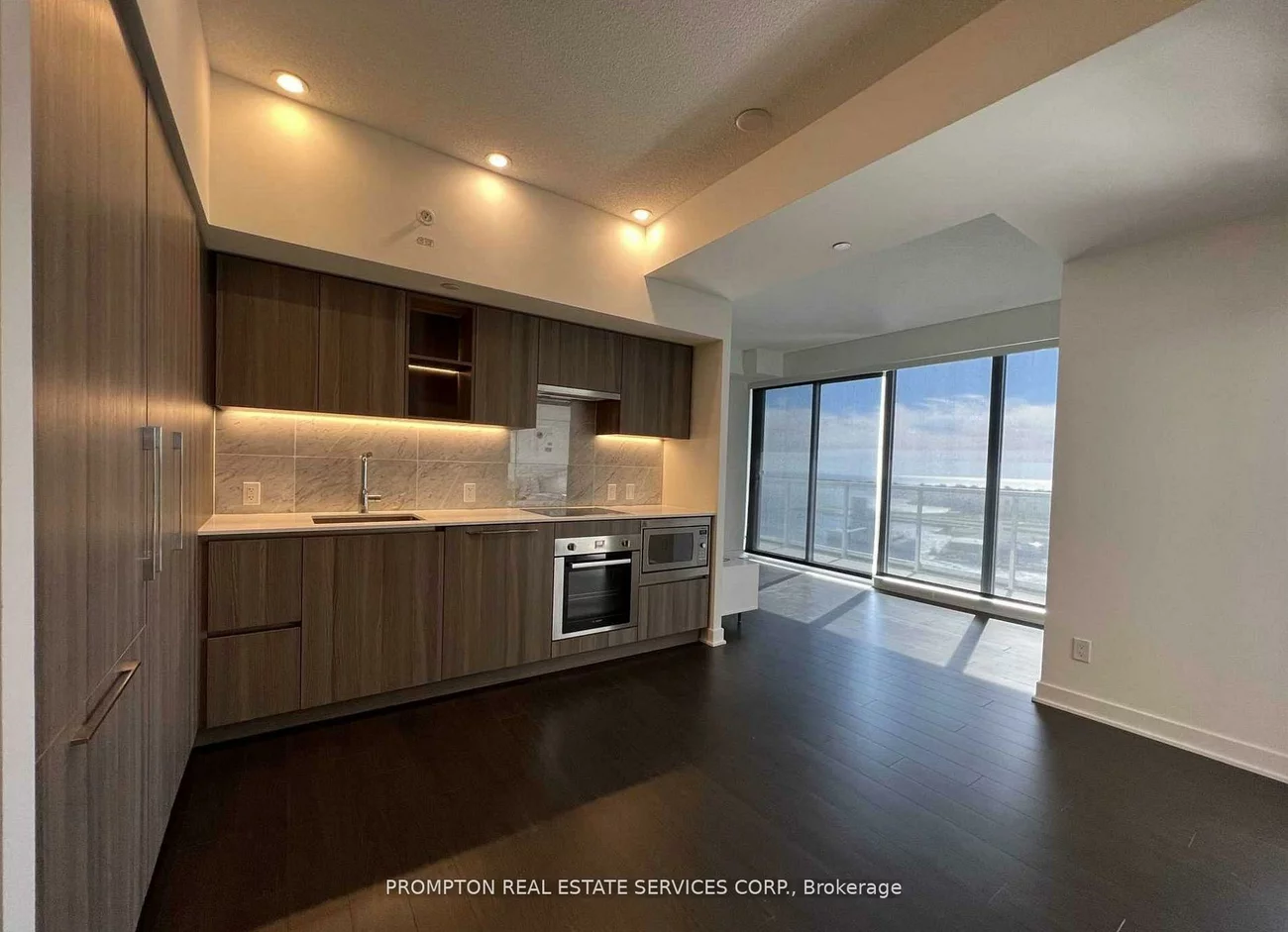 19, Bathurst, Waterfront Communities C1, Toronto