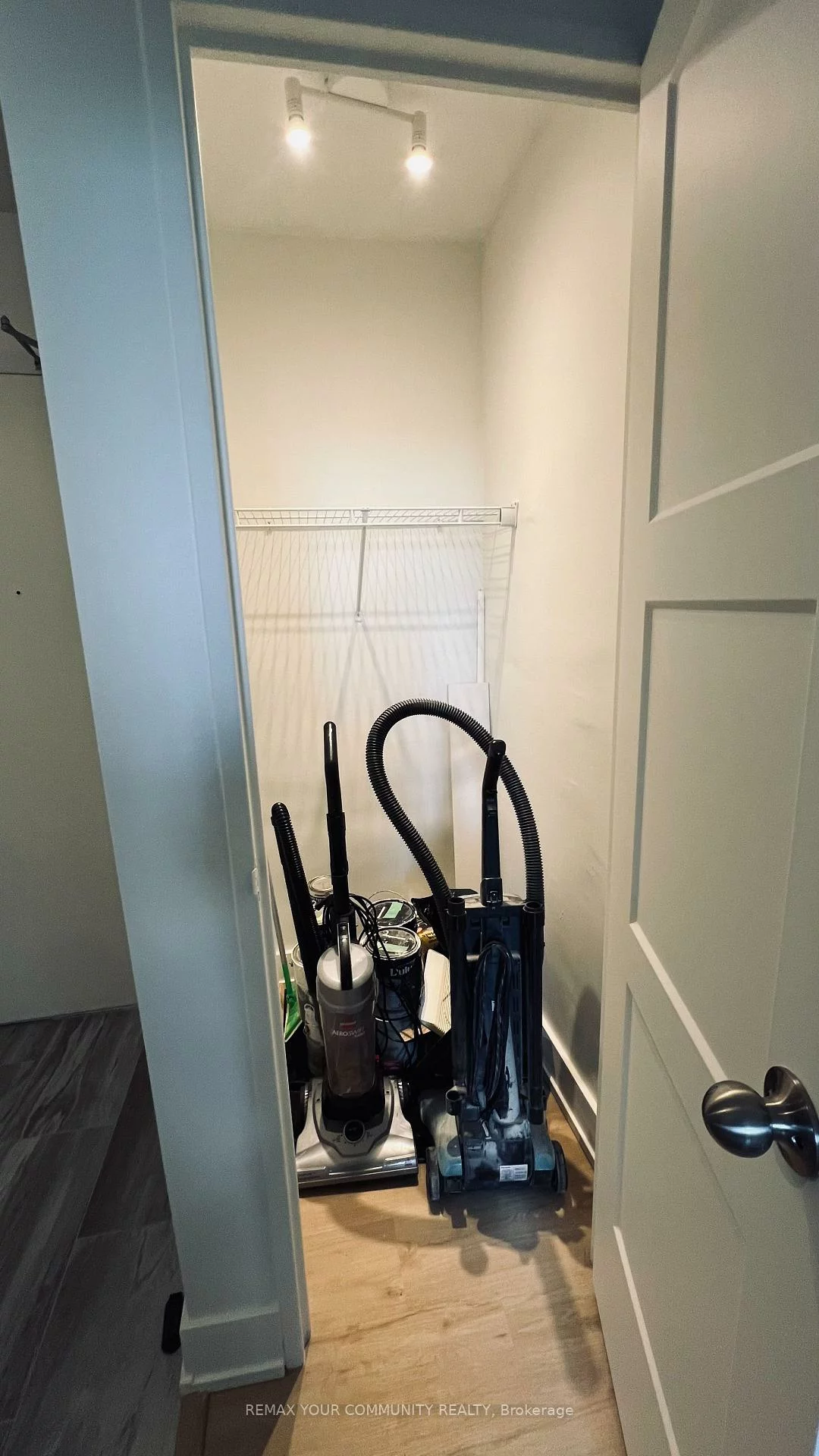 10, Edgecliff, Flemingdon Park, Toronto