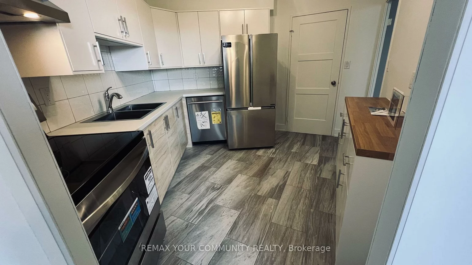10, Edgecliff, Flemingdon Park, Toronto