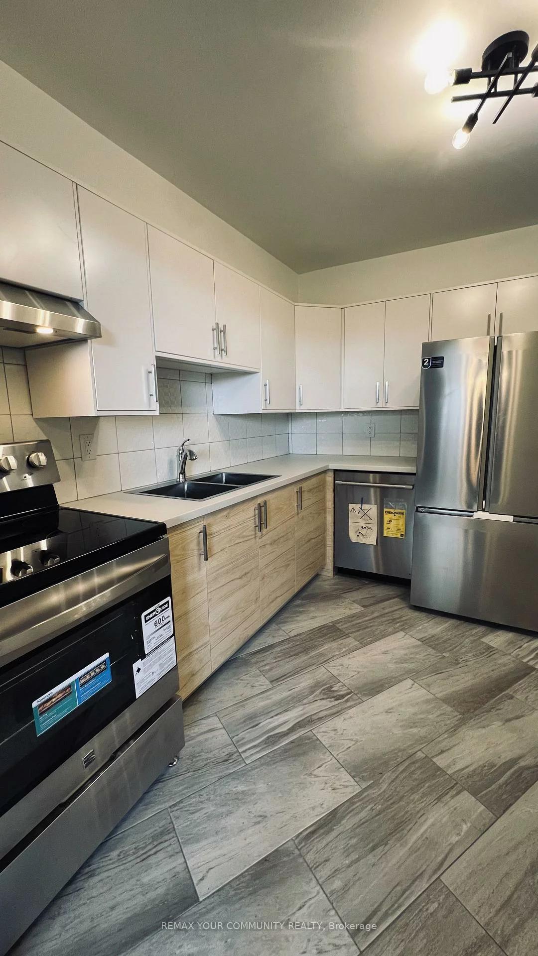10, Edgecliff, Flemingdon Park, Toronto