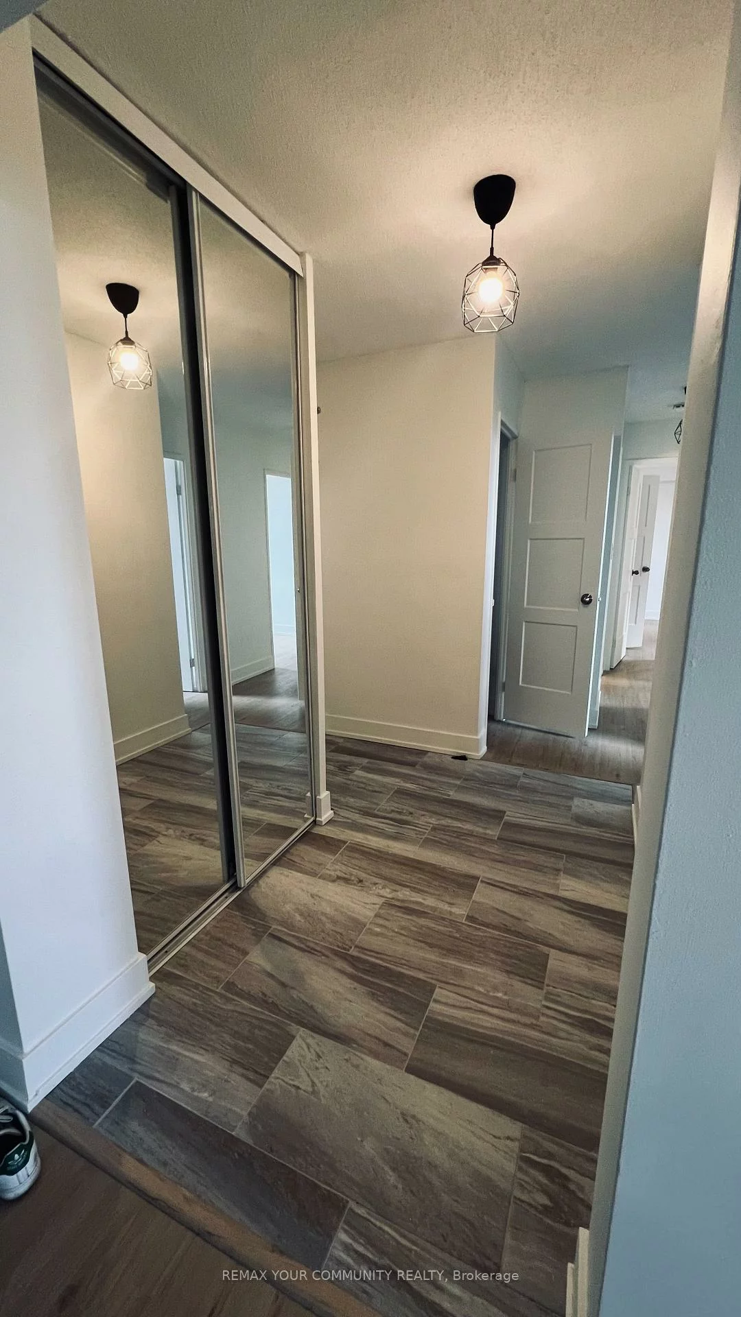10, Edgecliff, Flemingdon Park, Toronto