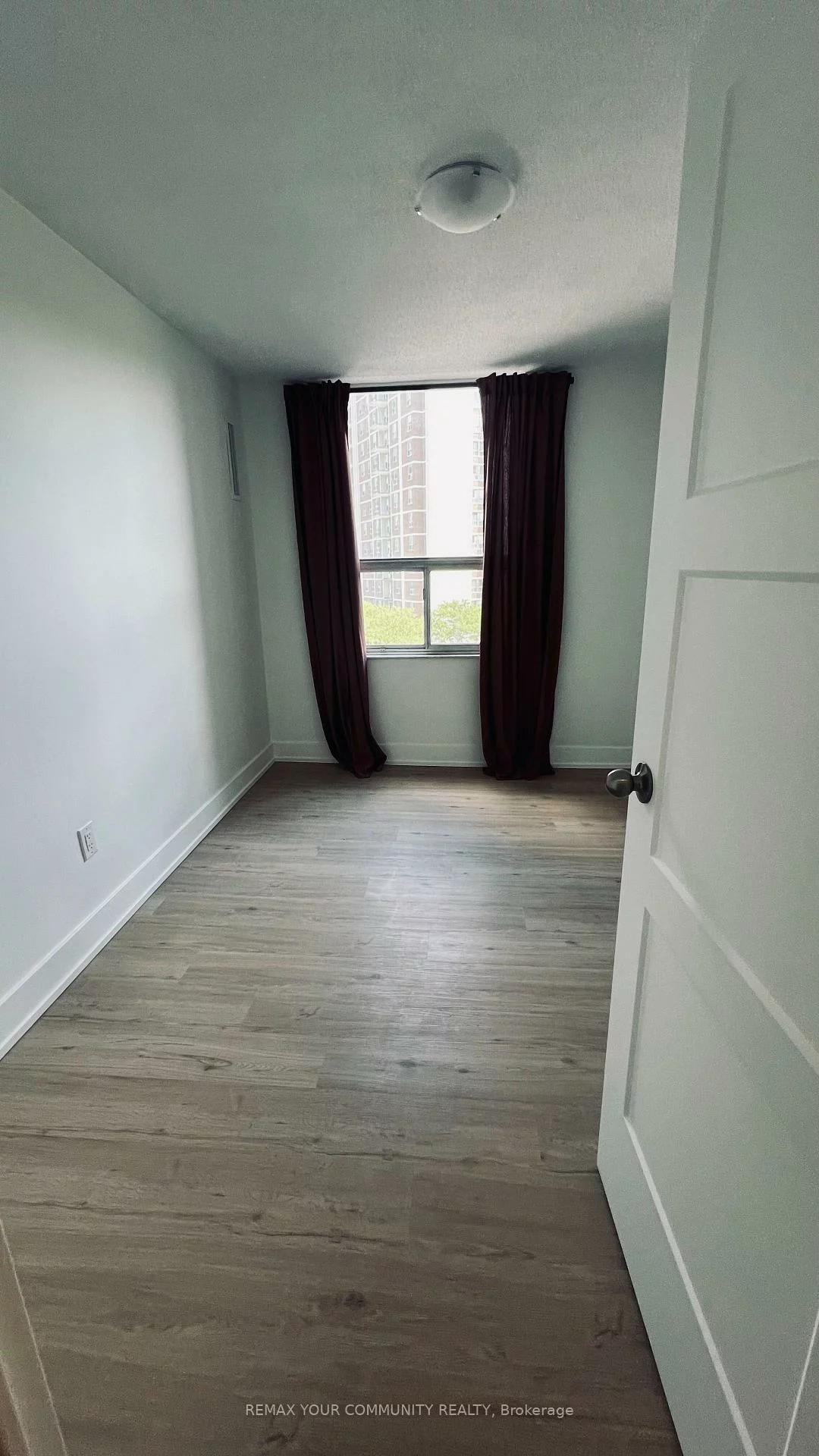 10, Edgecliff, Flemingdon Park, Toronto