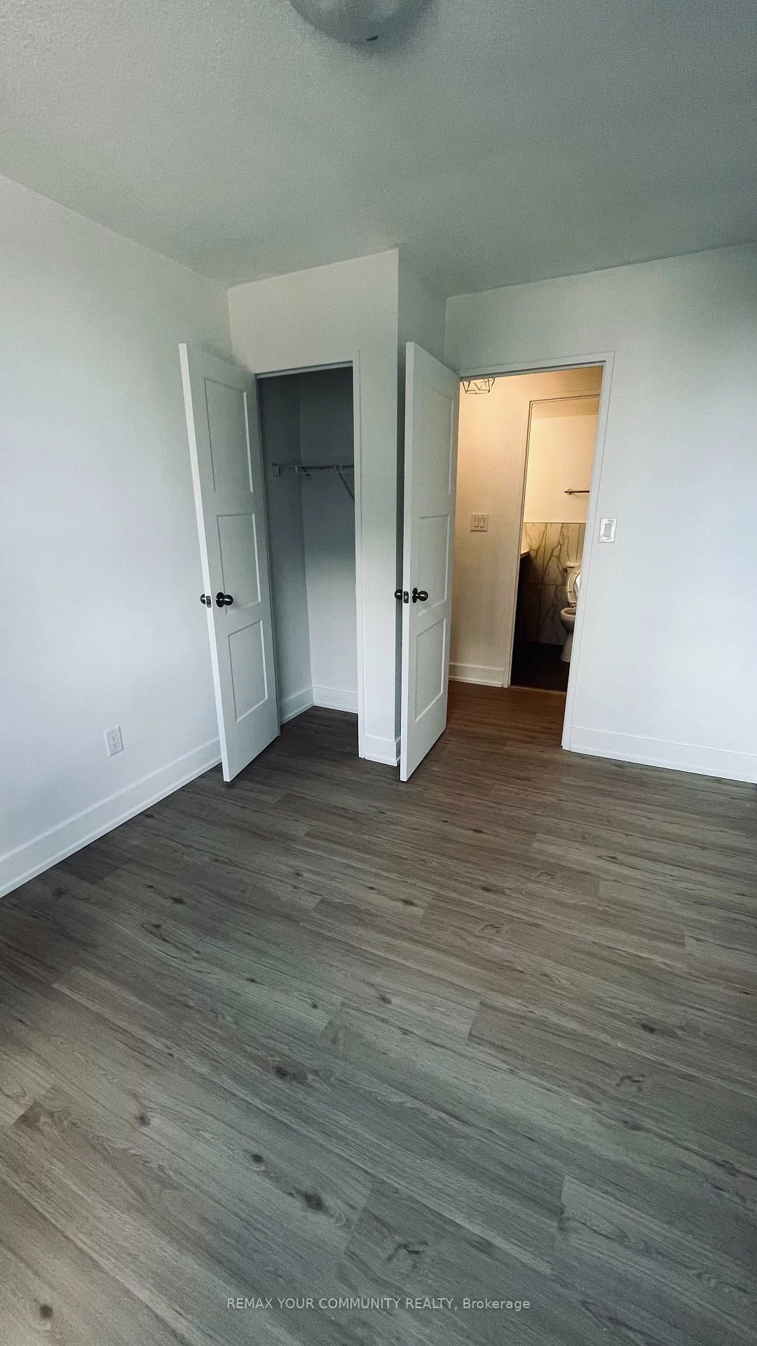 10, Edgecliff, Flemingdon Park, Toronto