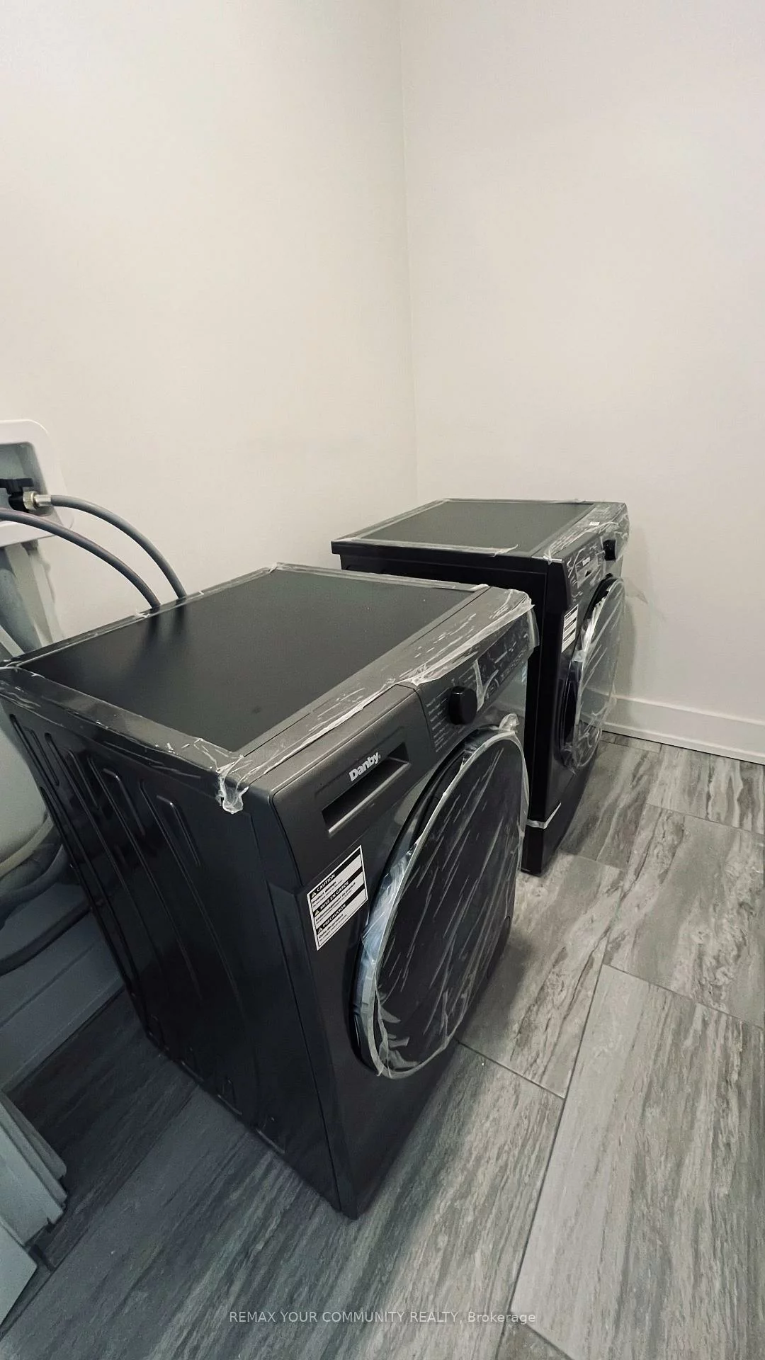 10, Edgecliff, Flemingdon Park, Toronto