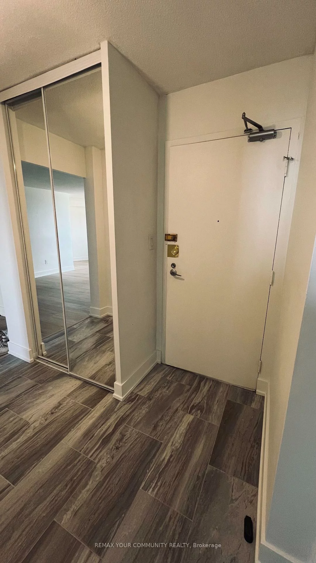 10, Edgecliff, Flemingdon Park, Toronto
