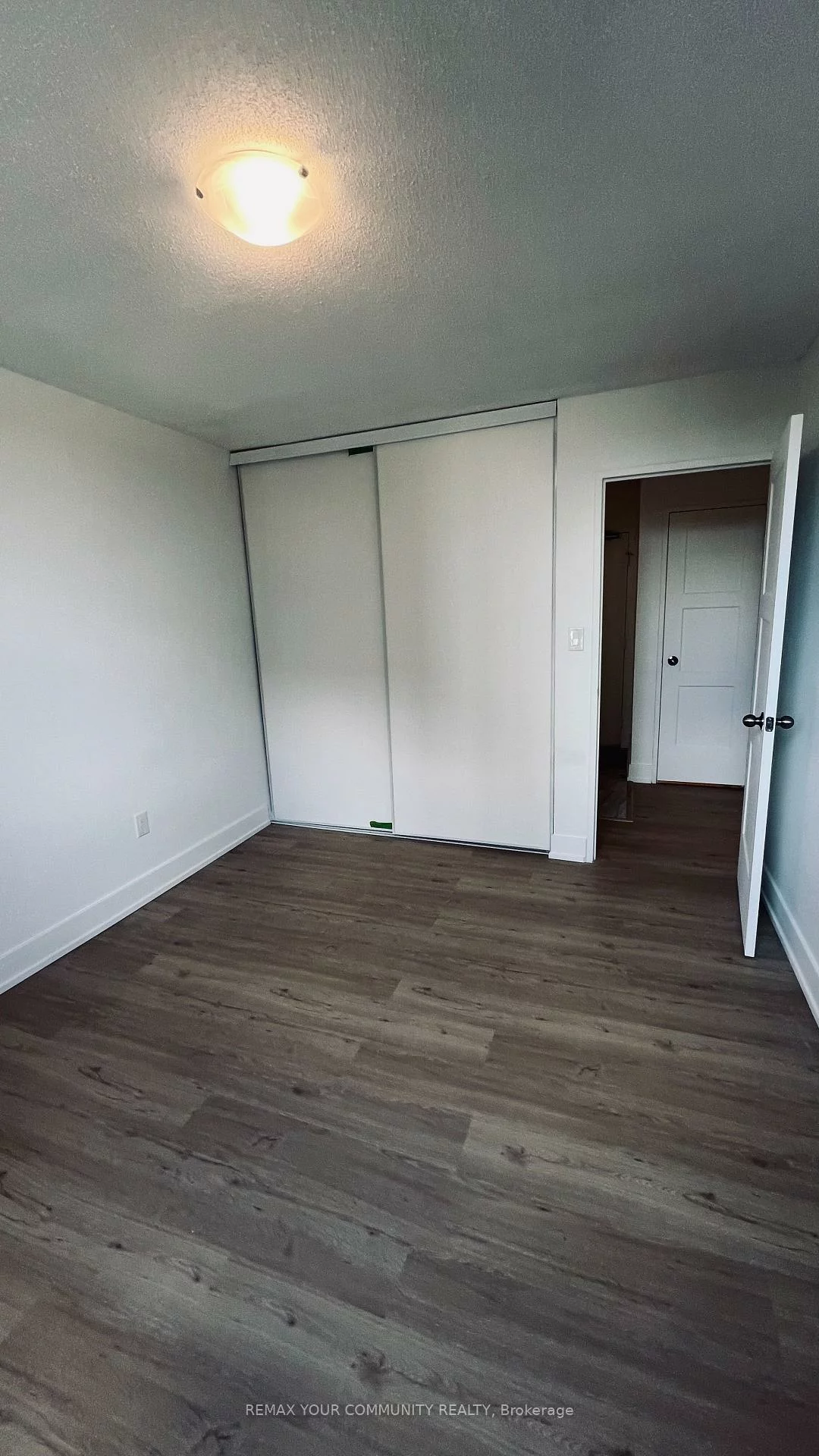 10, Edgecliff, Flemingdon Park, Toronto