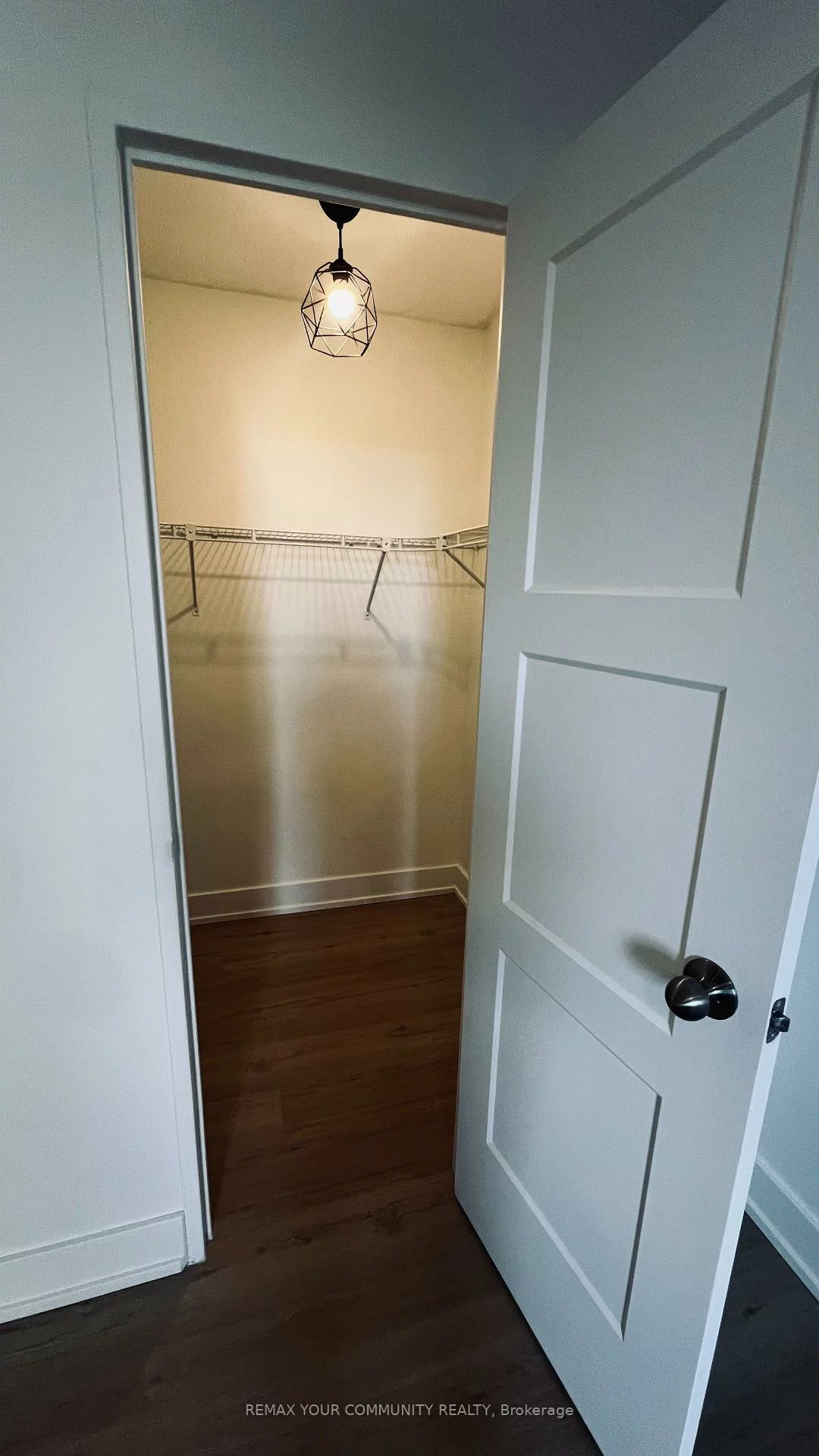 10, Edgecliff, Flemingdon Park, Toronto