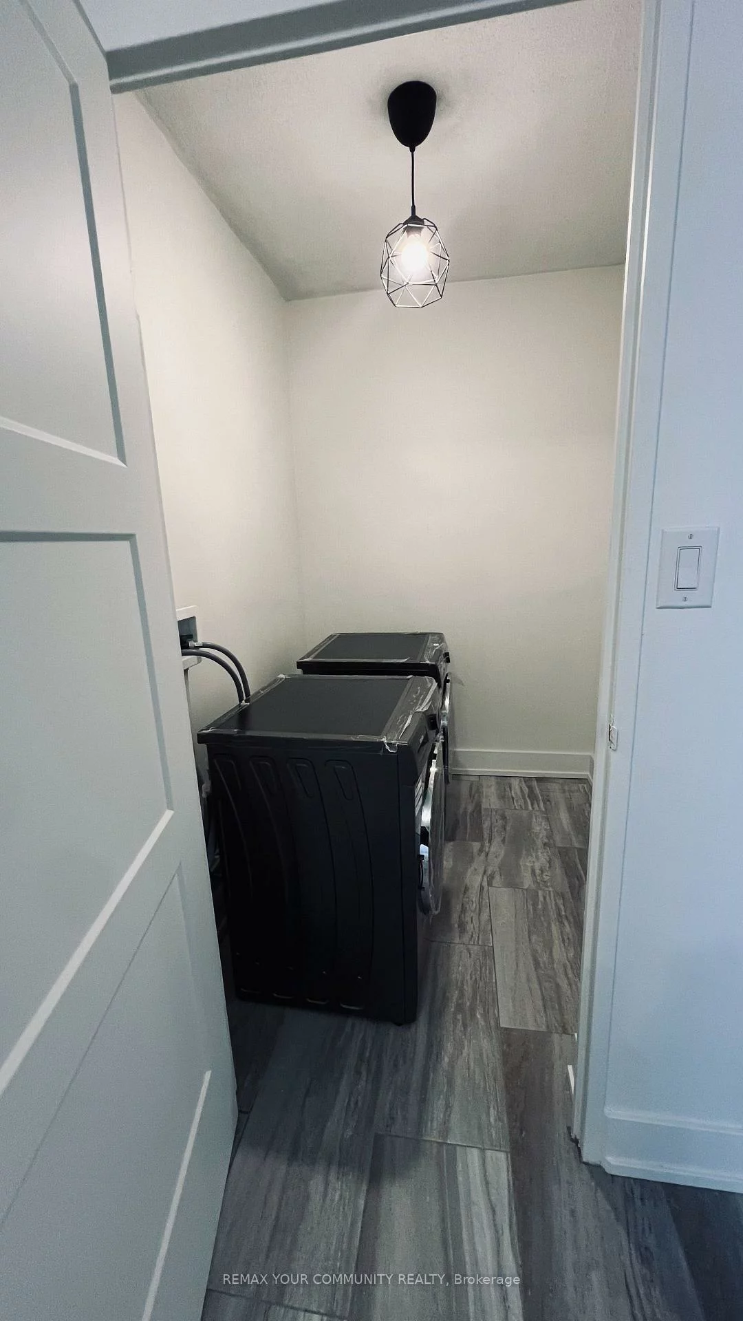10, Edgecliff, Flemingdon Park, Toronto
