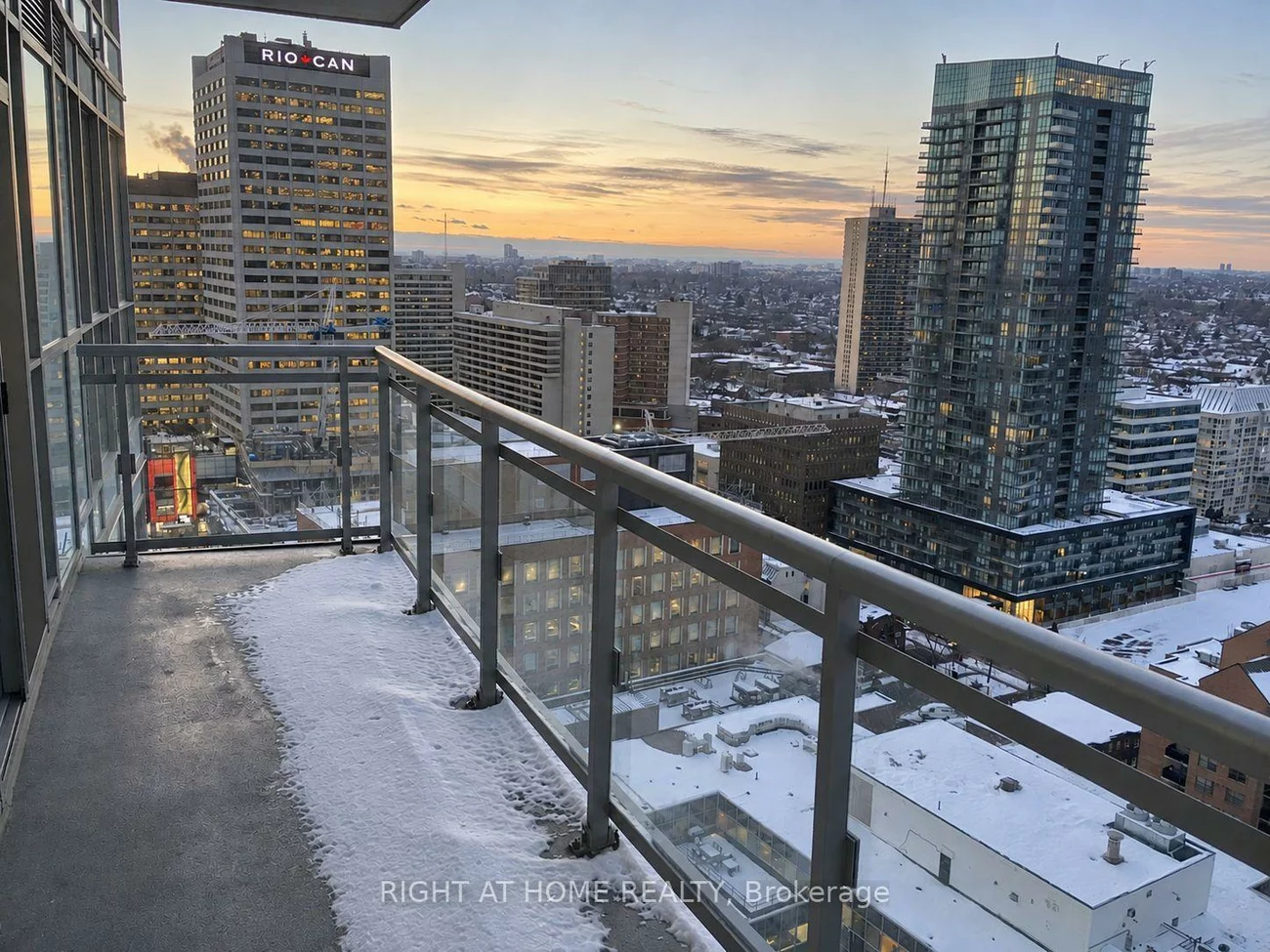 89, Dunfield, Mount Pleasant West, Toronto
